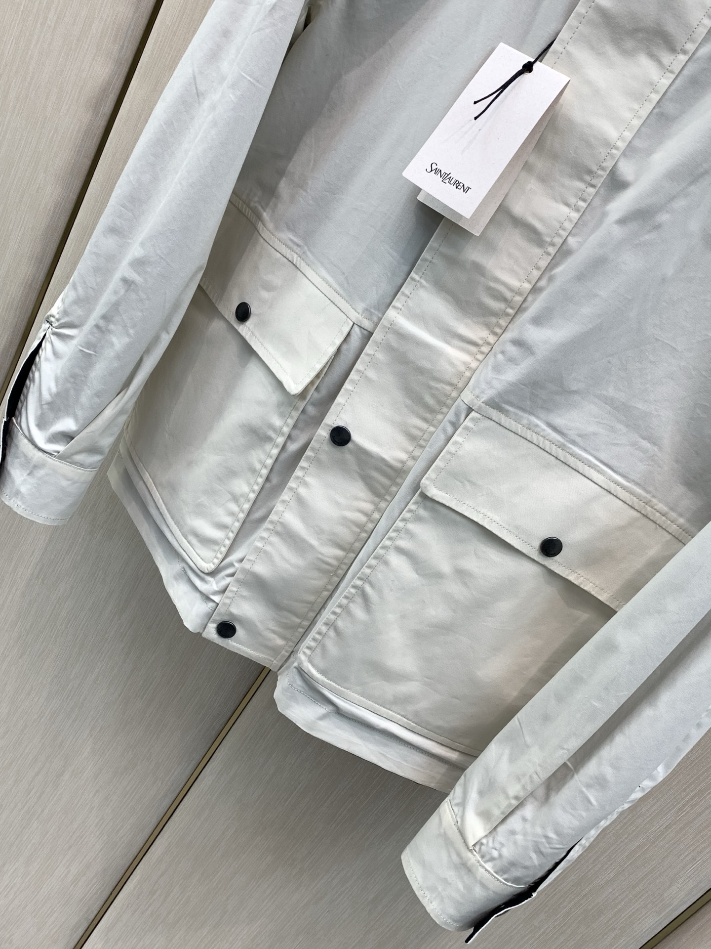 ,Saint Laurent 圣罗兰,2026秋季新品,时尚休闲立领两面穿夹克外套,专柜同步有售,原单狠货,采用进口原版 ,Saint Laurent 圣罗兰,2026秋季新品,时尚休闲立领两面穿夹克外套,专柜同步有售,原单狠货,采用进口原版