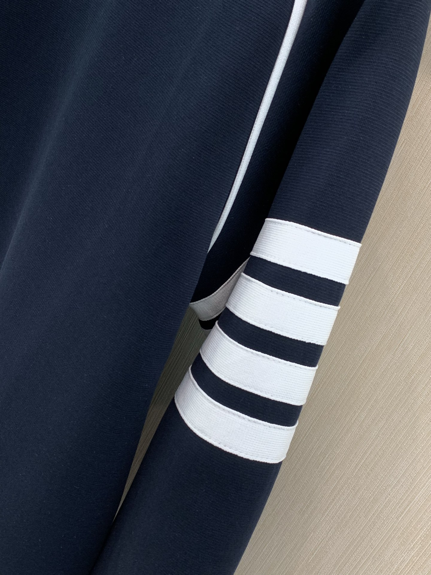 ，Thom Browne 汤姆·布朗 ，2026秋季最新品，时尚休圆领卫衣，专柜同步有售，原单狠货，采用进口原版面料，舒