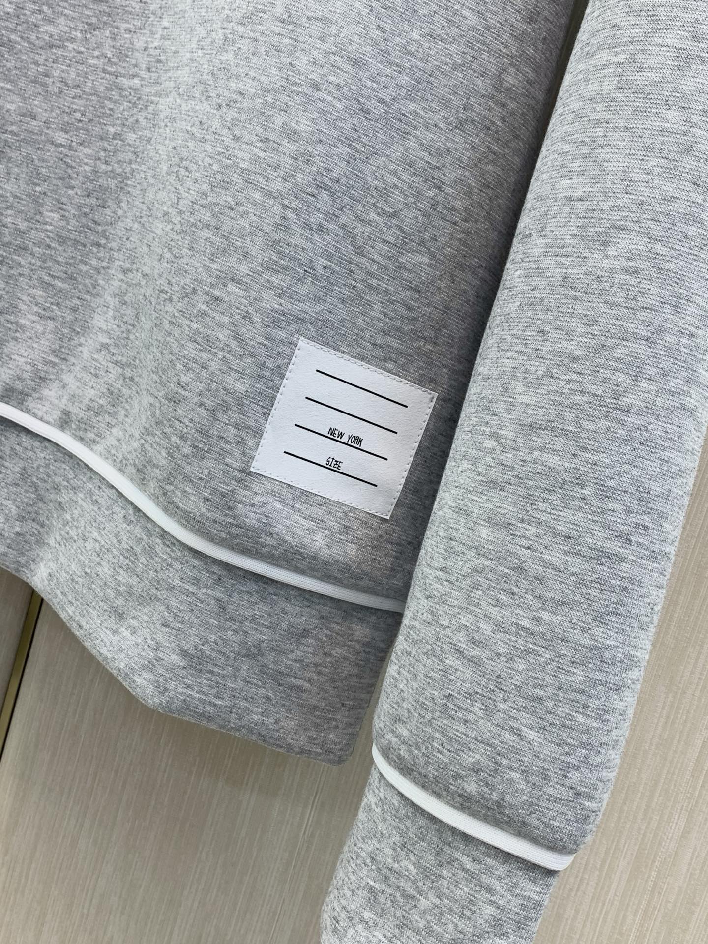 ，Thom Browne 汤姆·布朗 ，2026秋季最新品，时尚休圆领卫衣，专柜同步有售，原单狠货，采用进口原版面料，舒