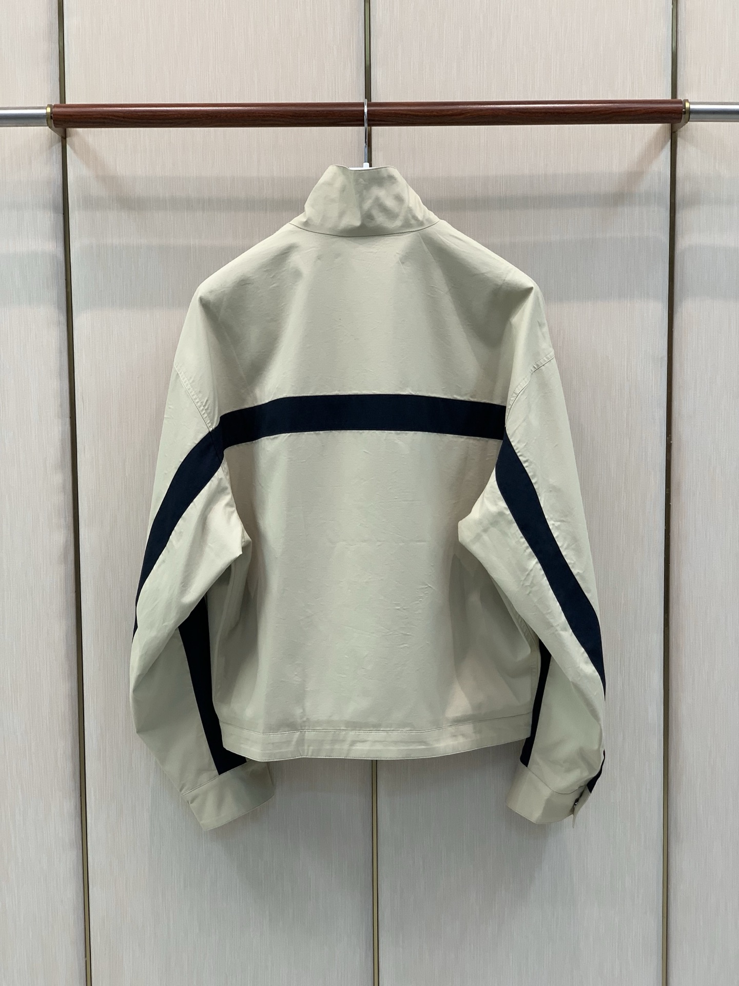 ，Saint Laurent 圣罗兰，2026秋季新品，时尚休闲圆立领夹克外套，专柜同步有售，原单狠货，采用进口原版面料