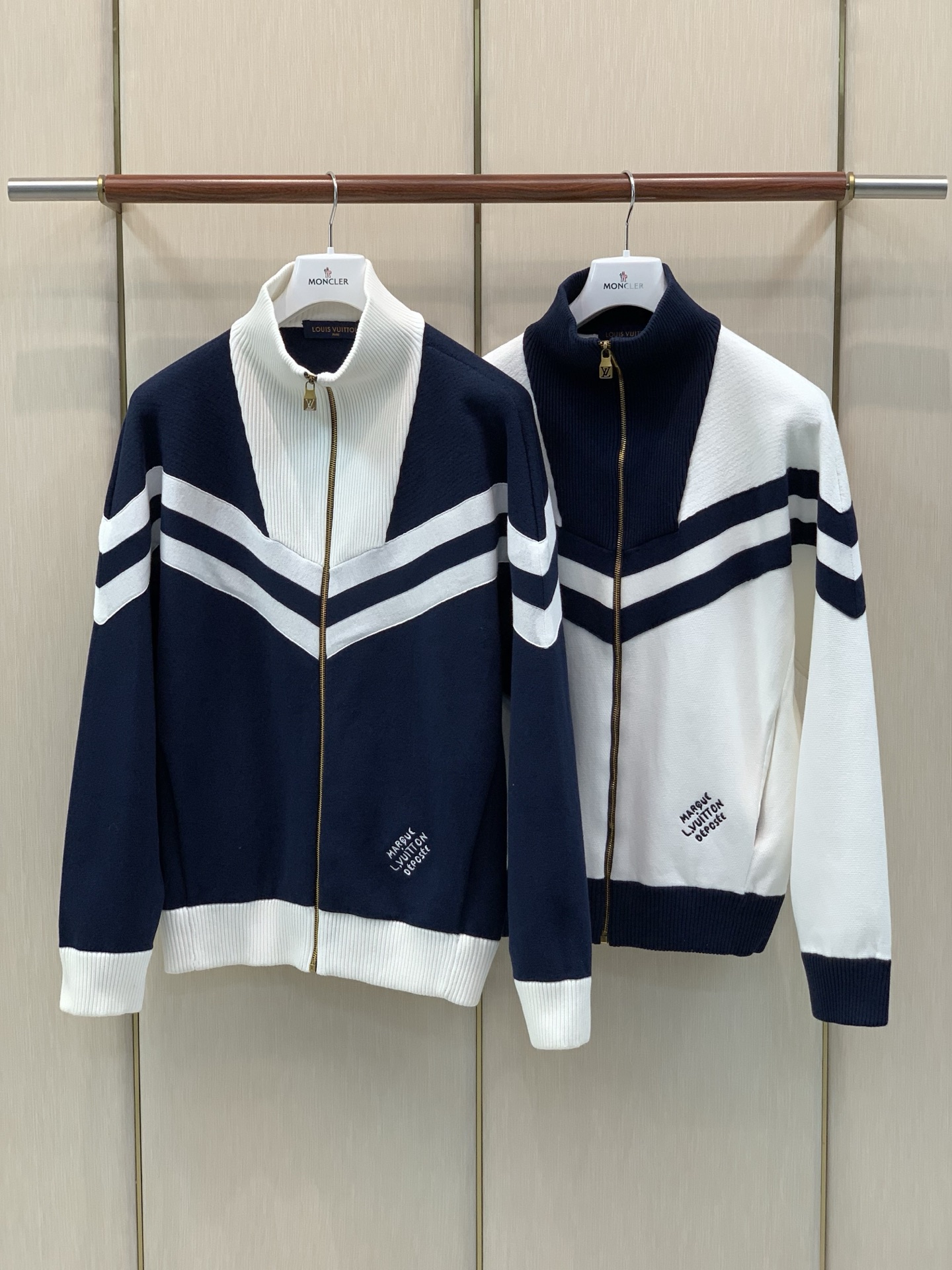 ，LouisVuitton 路易威登，2026秋冬最新款，专柜同步有售，原单狠货，时尚休闲针织开衫毛衣外套，上身很有特点