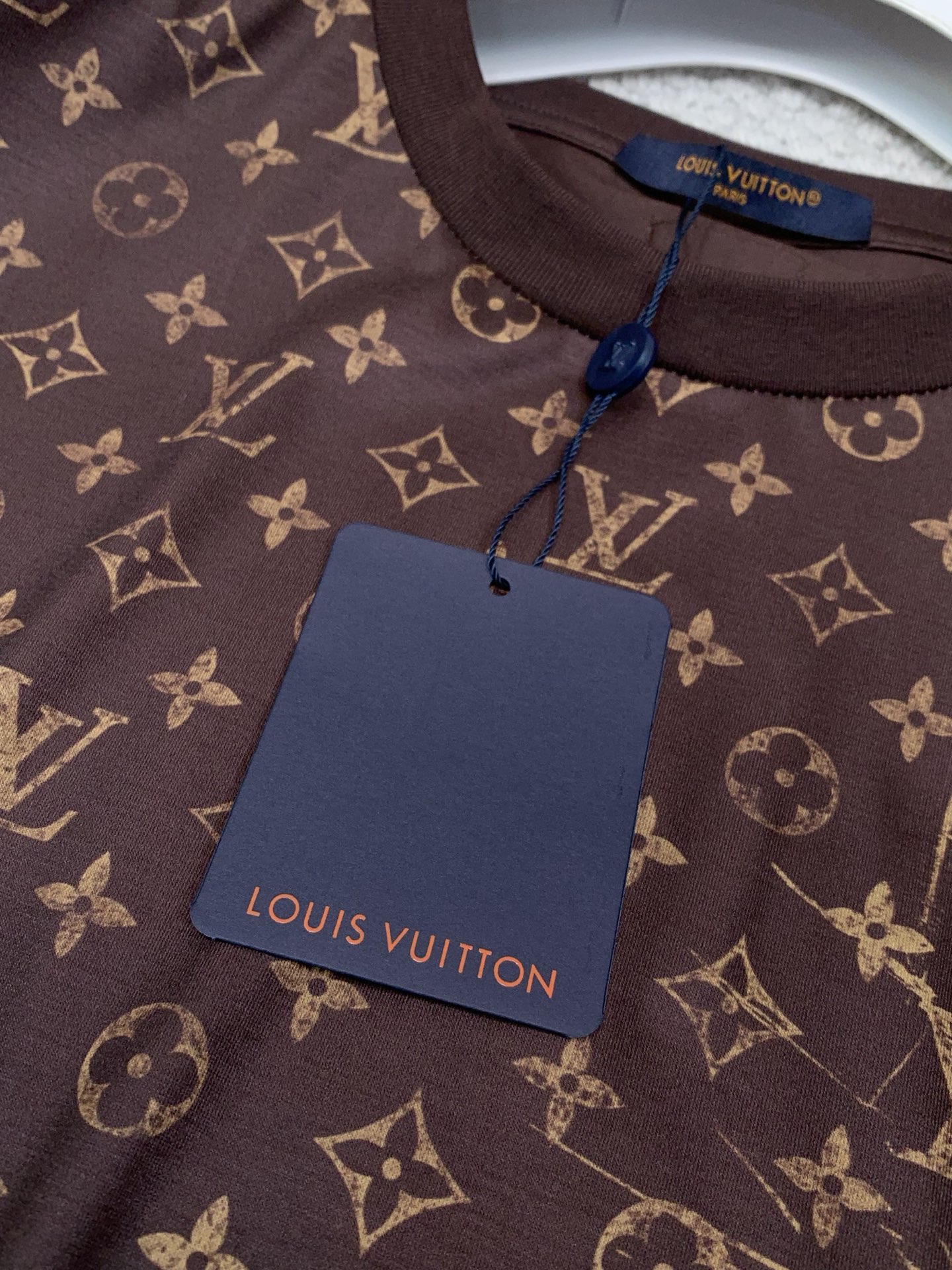 ，LouisVuitton 路易威登，2026夏季最新款，专柜同步有售，原单狠货，时尚休闲圆领短袖T恤，上身很有特点！吸