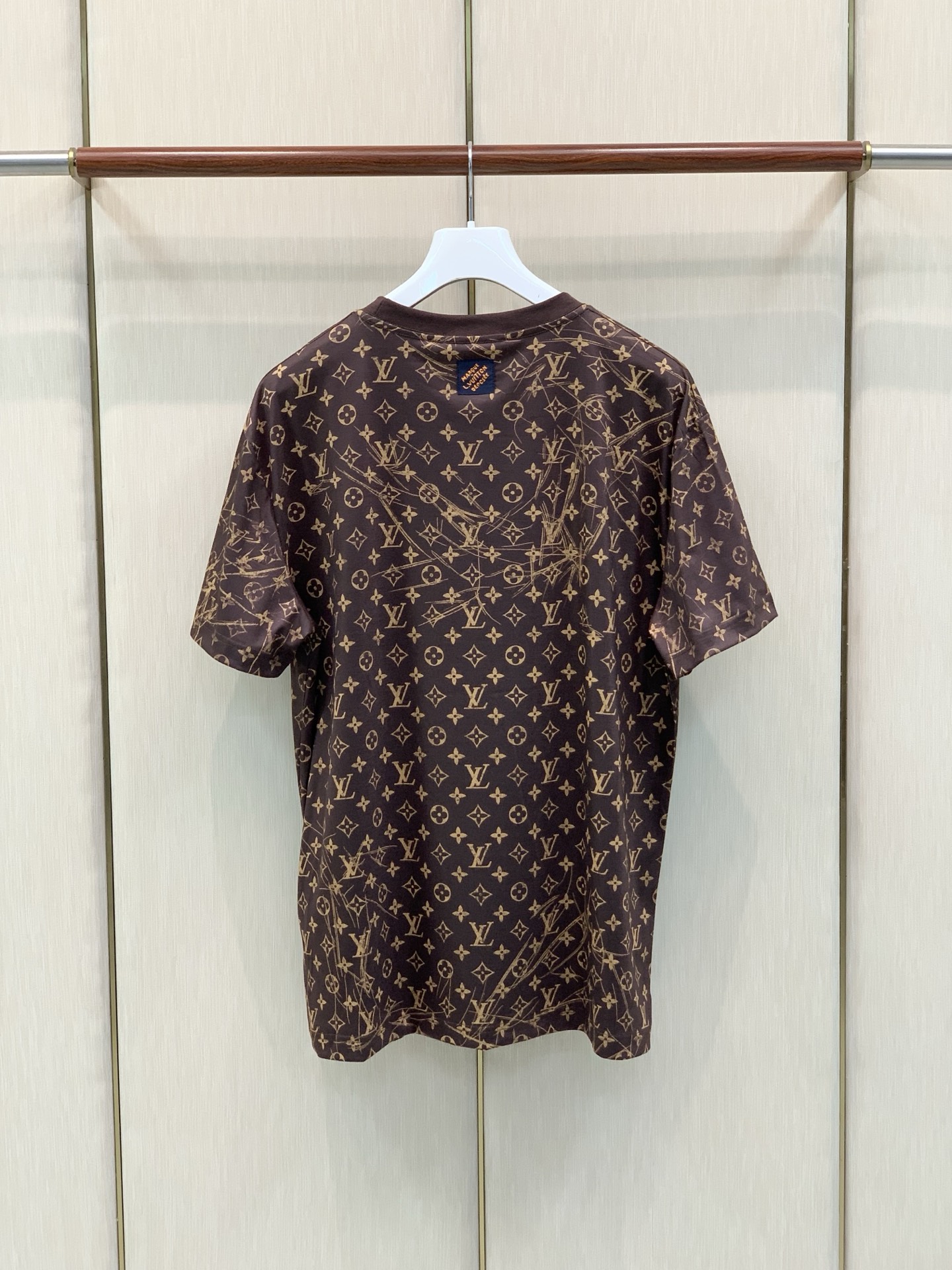 ，LouisVuitton 路易威登，2026夏季最新款，专柜同步有售，原单狠货，时尚休闲圆领短袖T恤，上身很有特点！吸