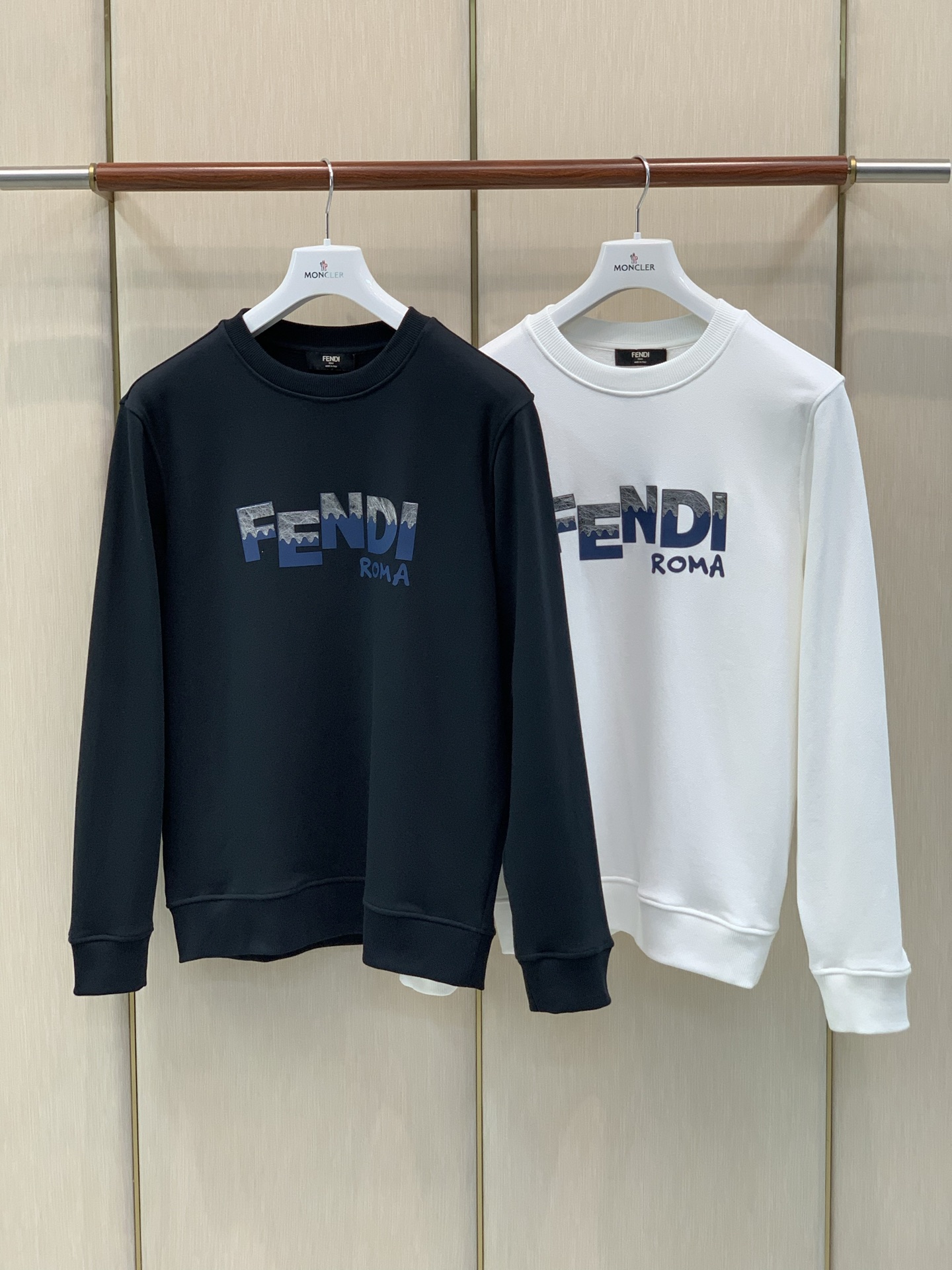 ，FENDI 芬迪，2026早秋最新品，专柜同步有售，原单狠货，时尚休闲圆领卫衣，进口原版面料，顶级印花工艺字母图案lo