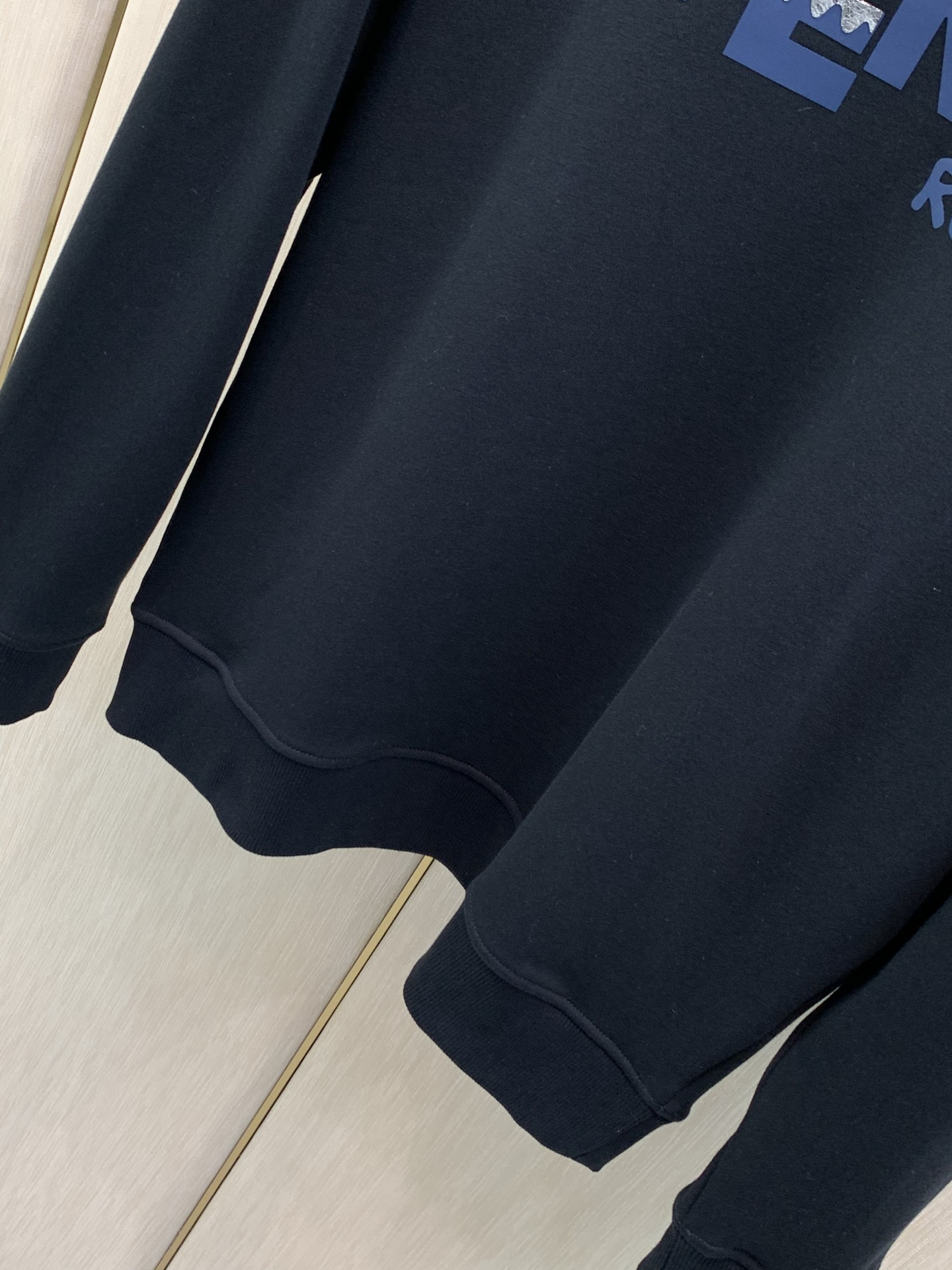 ，FENDI 芬迪，2026早秋最新品，专柜同步有售，原单狠货，时尚休闲圆领卫衣，进口原版面料，顶级印花工艺字母图案lo