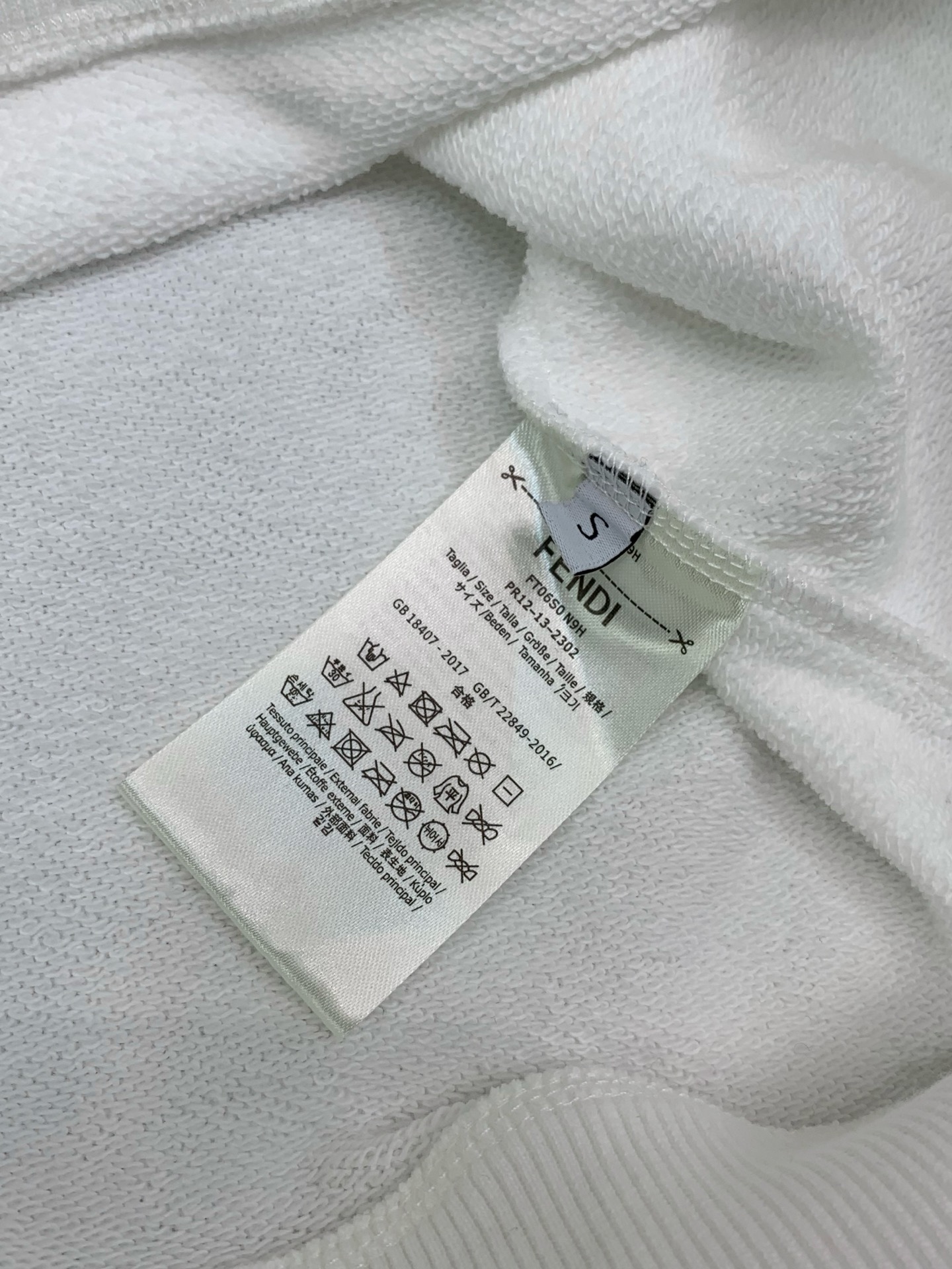 ，FENDI 芬迪，2026早秋最新品，专柜同步有售，原单狠货，时尚休闲圆领卫衣，进口原版面料，顶级印花工艺字母图案lo