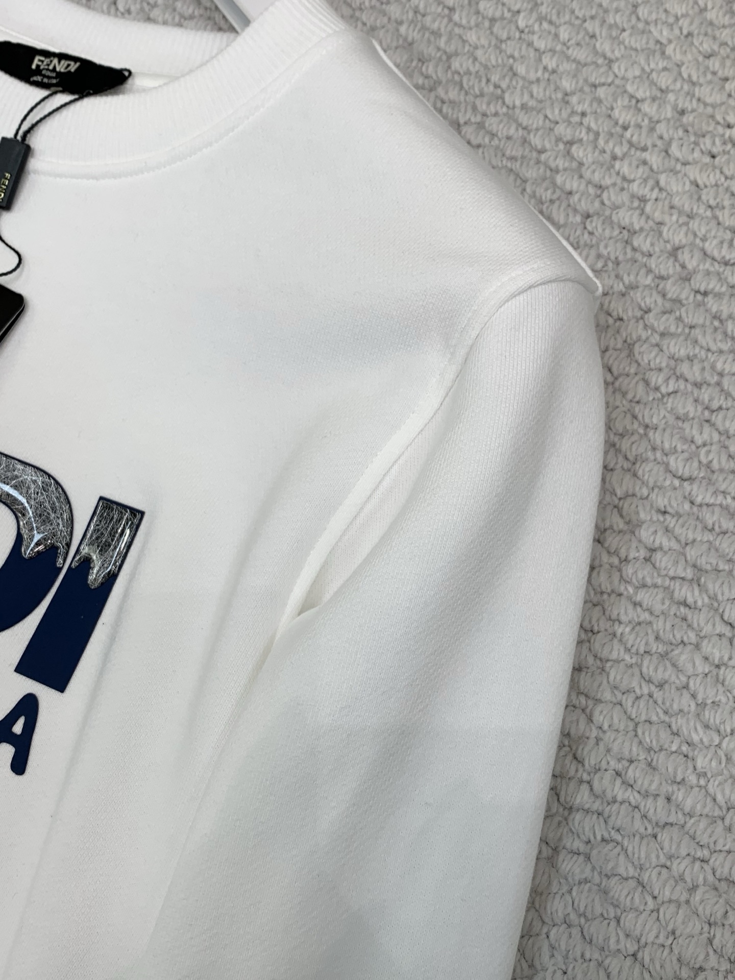 ，FENDI 芬迪，2026早秋最新品，专柜同步有售，原单狠货，时尚休闲圆领卫衣，进口原版面料，顶级印花工艺字母图案lo