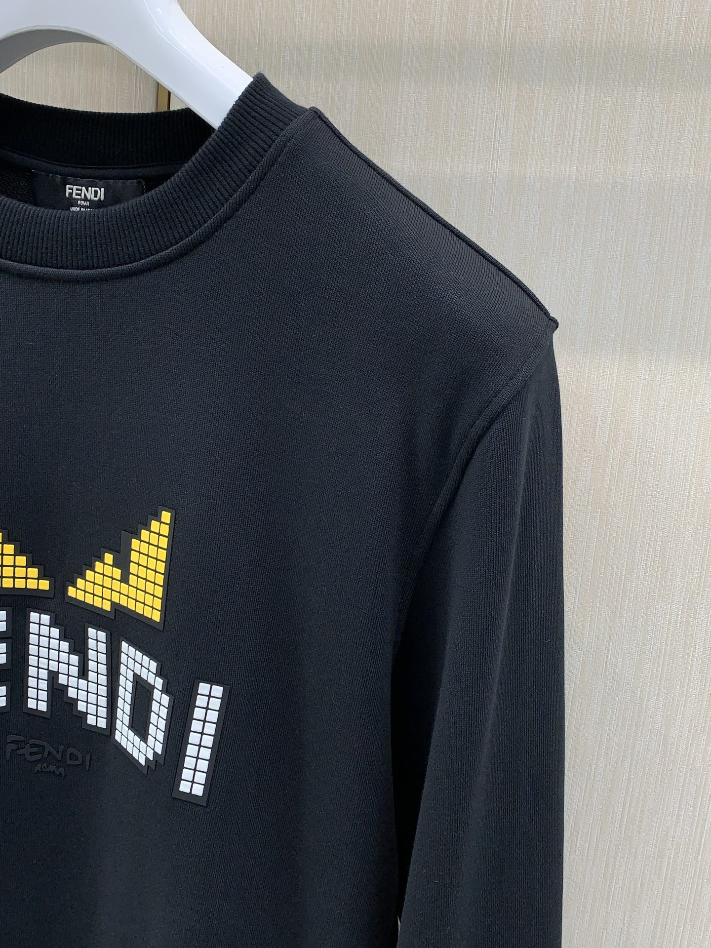 ，FENDI 芬迪，2026早秋最新品，专柜同步有售，原单狠货，时尚休闲圆领卫衣，进口原版面料，顶级印花工艺字母图案lo