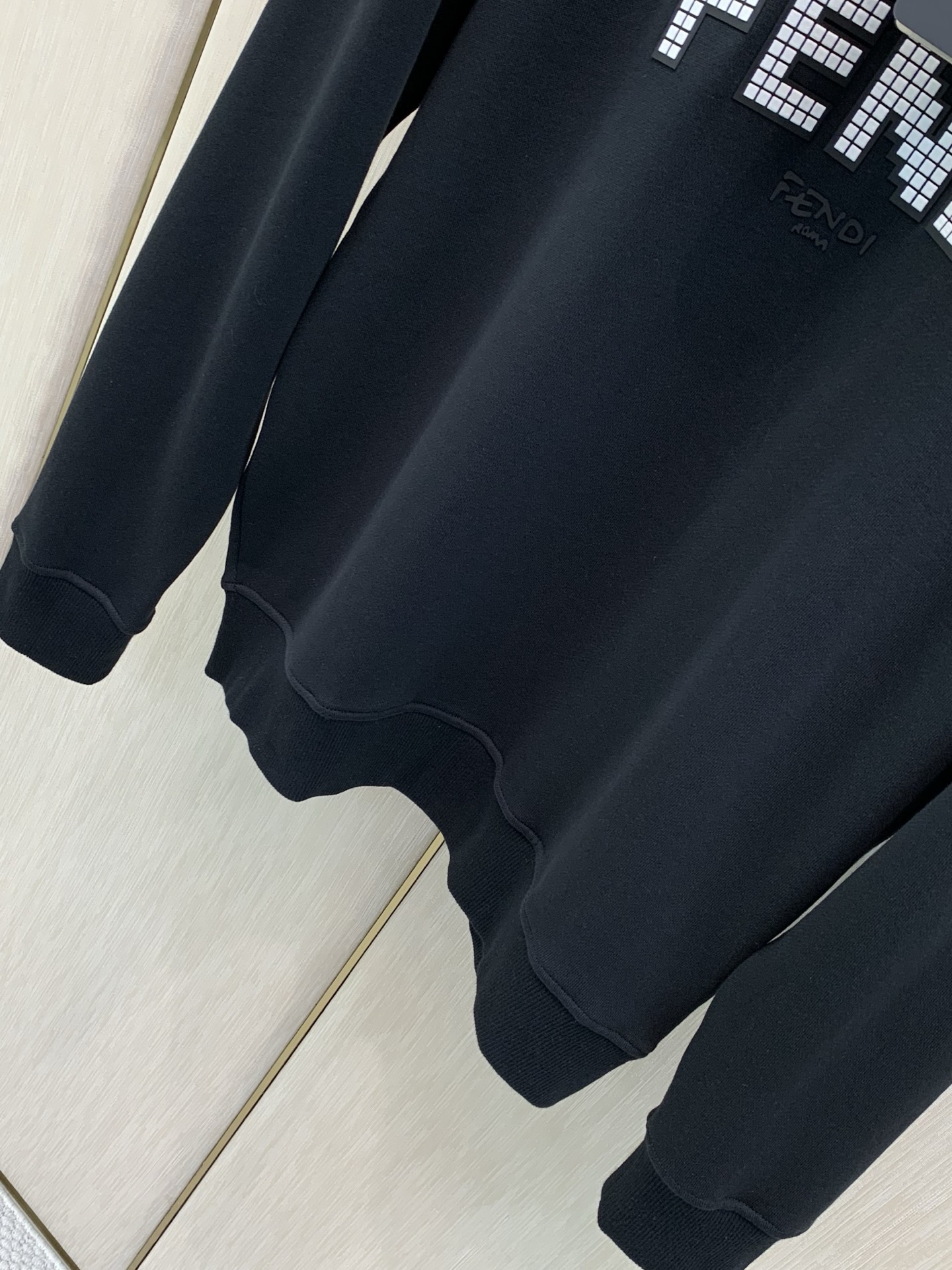 ，FENDI 芬迪，2026早秋最新品，专柜同步有售，原单狠货，时尚休闲圆领卫衣，进口原版面料，顶级印花工艺字母图案lo