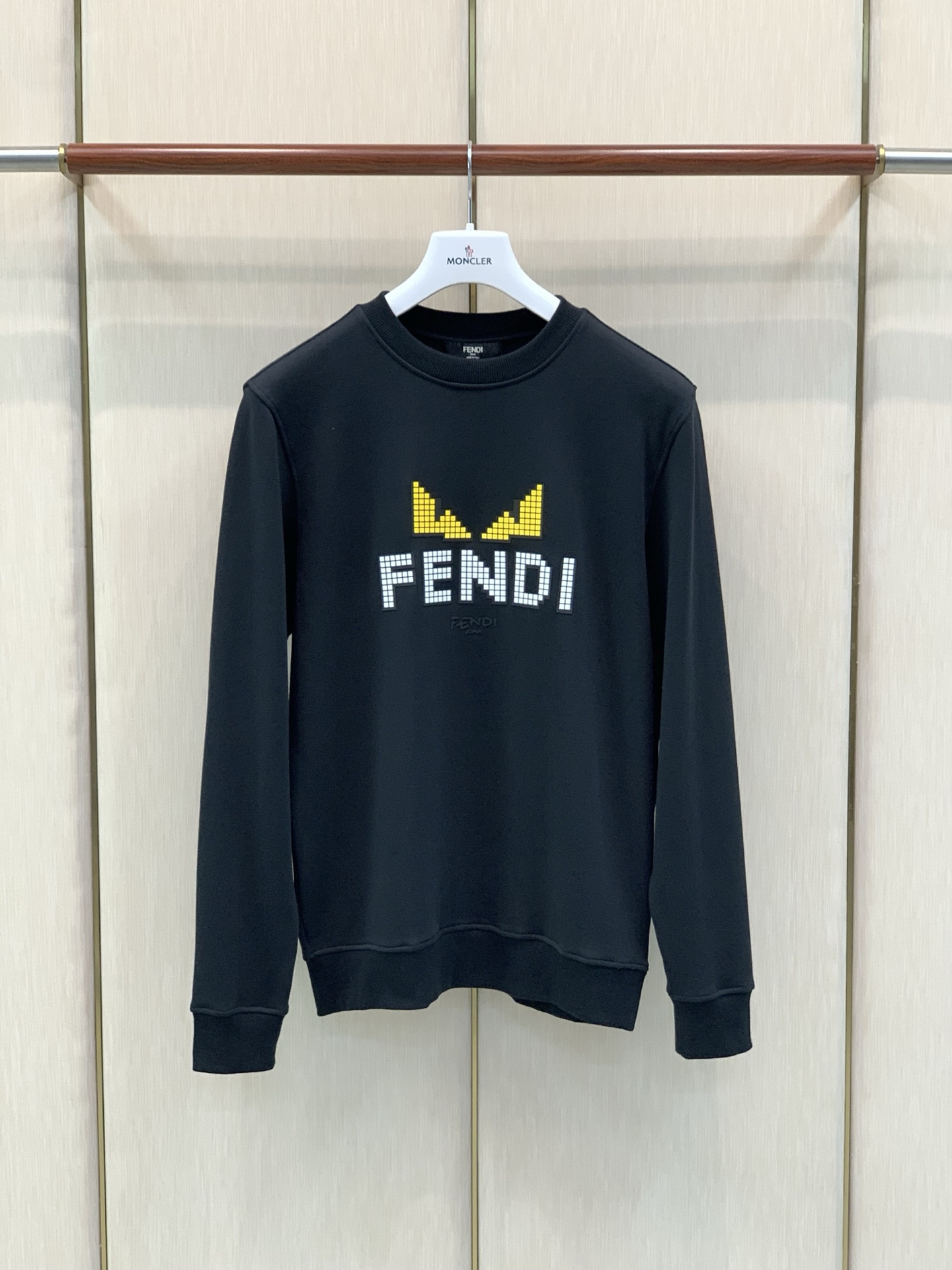 ,FENDI 芬迪,2026早秋最新品,专柜同步有售,原单狠货,时尚休闲圆领卫衣,进口原版面料,顶级印花工艺字母图案lo ,FENDI 芬迪,2026早秋最新品,专柜同步有售,原单狠货,时尚休闲圆领卫衣,进口原版面料,顶级印花工艺字母图案lo