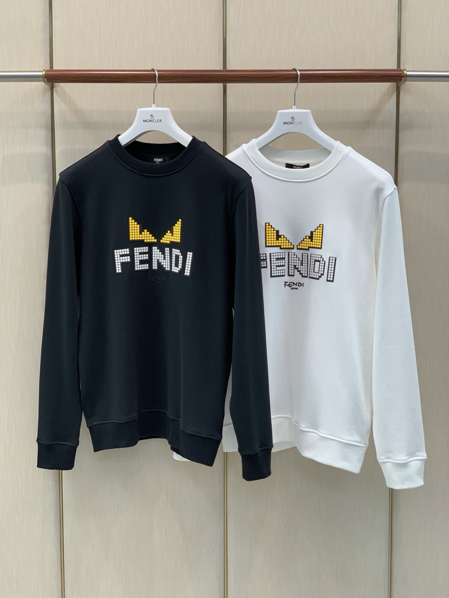 ，FENDI 芬迪，2026早秋最新品，专柜同步有售，原单狠货，时尚休闲圆领卫衣，进口原版面料，顶级印花工艺字母图案lo