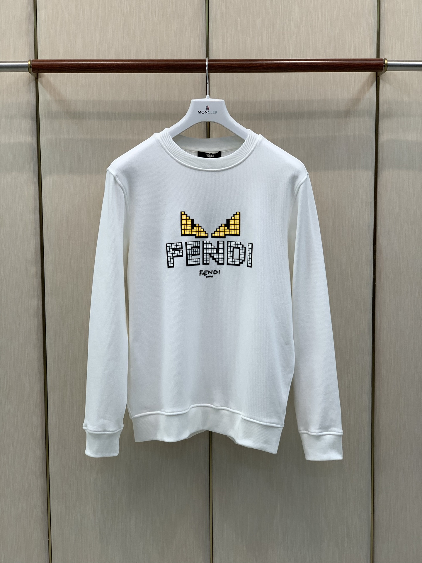 ,FENDI 芬迪,2026早秋最新品,专柜同步有售,原单狠货,时尚休闲圆领卫衣,进口原版面料,顶级印花工艺字母图案lo ,FENDI 芬迪,2026早秋最新品,专柜同步有售,原单狠货,时尚休闲圆领卫衣,进口原版面料,顶级印花工艺字母图案lo