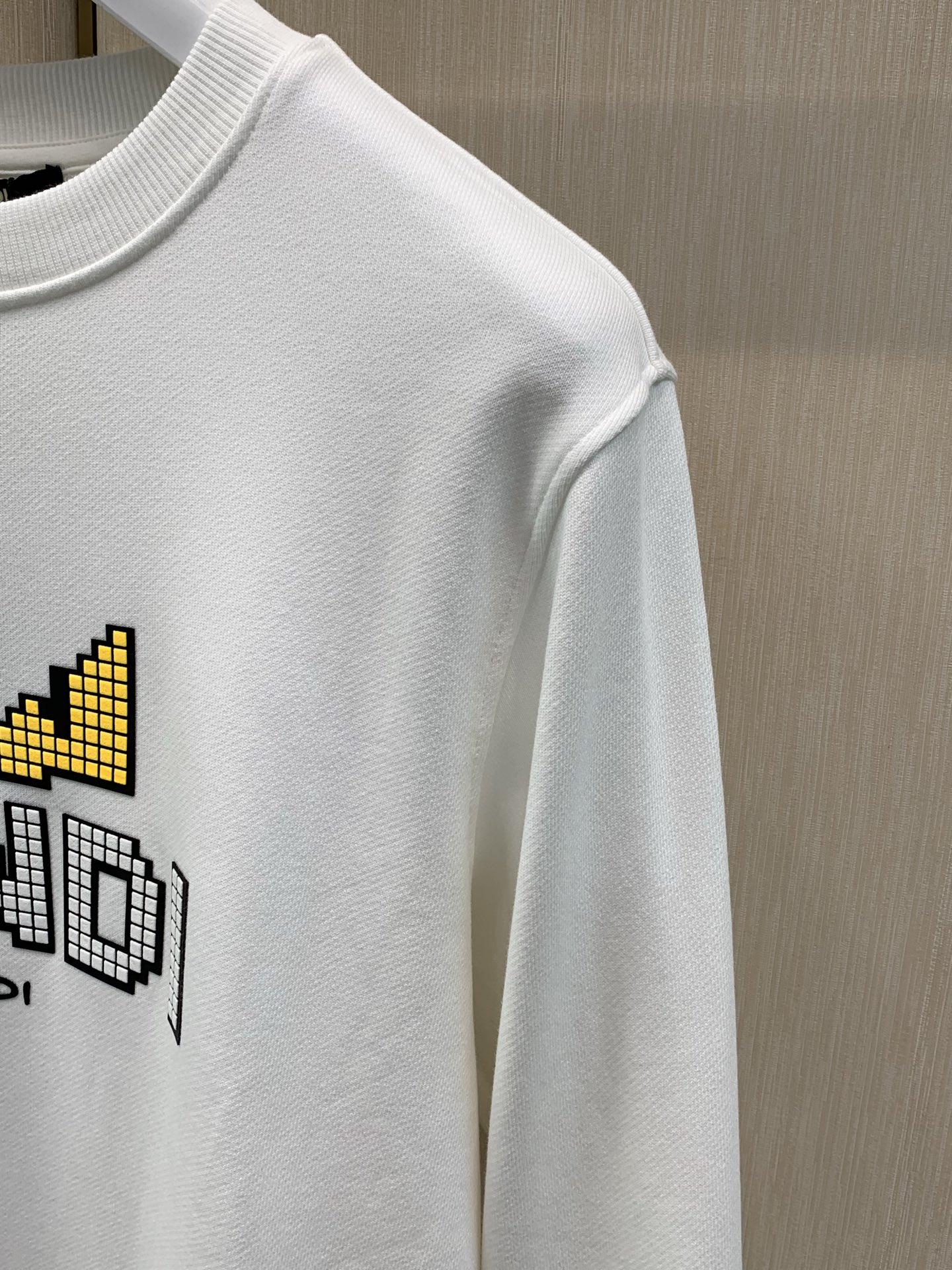 ，FENDI 芬迪，2026早秋最新品，专柜同步有售，原单狠货，时尚休闲圆领卫衣，进口原版面料，顶级印花工艺字母图案lo