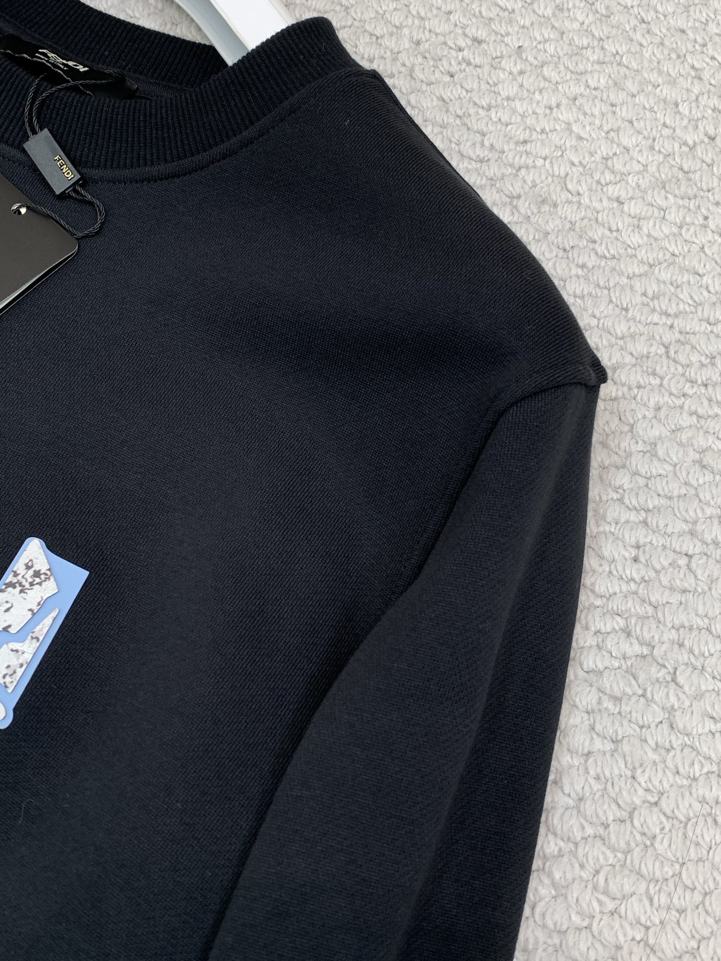 ，FENDI 芬迪，2026早秋最新品，专柜同步有售，原单狠货，时尚休闲圆领卫衣，进口原版面料，顶级印花工艺字母图案lo
