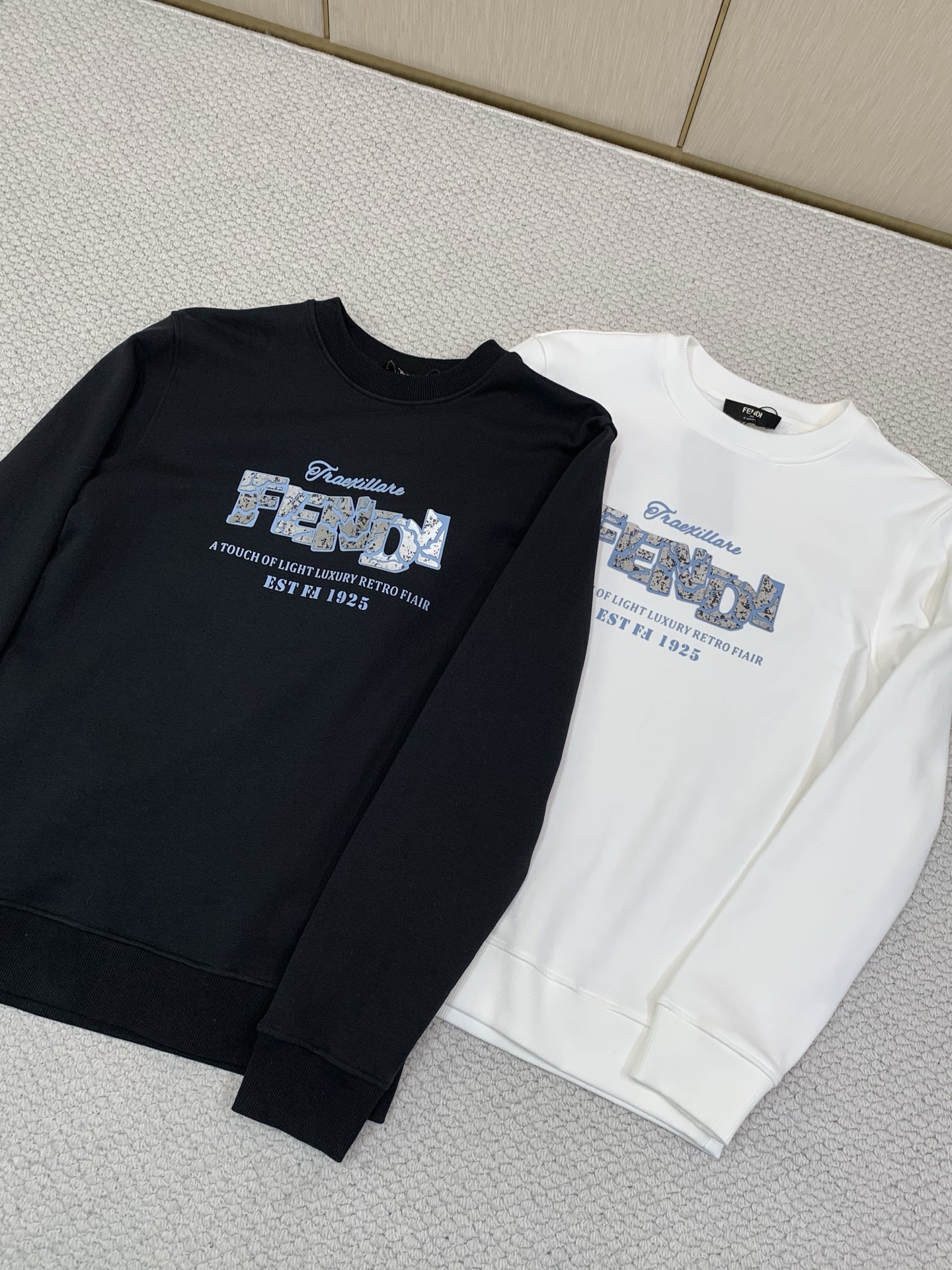 ，FENDI 芬迪，2026早秋最新品，专柜同步有售，原单狠货，时尚休闲圆领卫衣，进口原版面料，顶级印花工艺字母图案lo