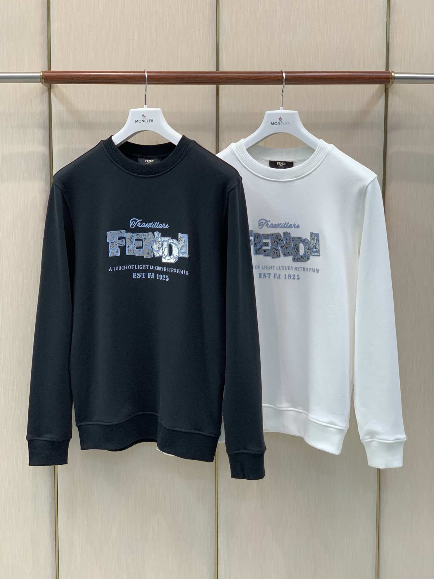 ，FENDI 芬迪，2026早秋最新品，专柜同步有售，原单狠货，时尚休闲圆领卫衣，进口原版面料，顶级印花工艺字母图案lo