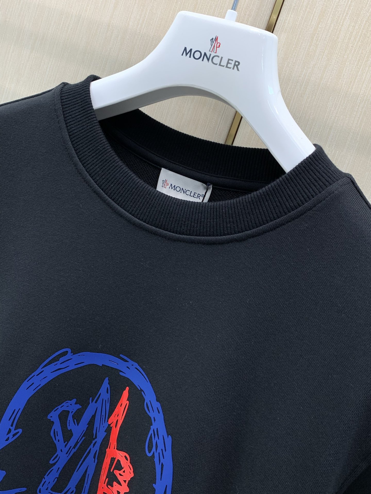 ，Moncler 蒙口，2026早秋最新品，专柜同步有售，原单狠货，时尚休闲圆领卫衣，上身舒适！吸睛而有亮点，采用进口原