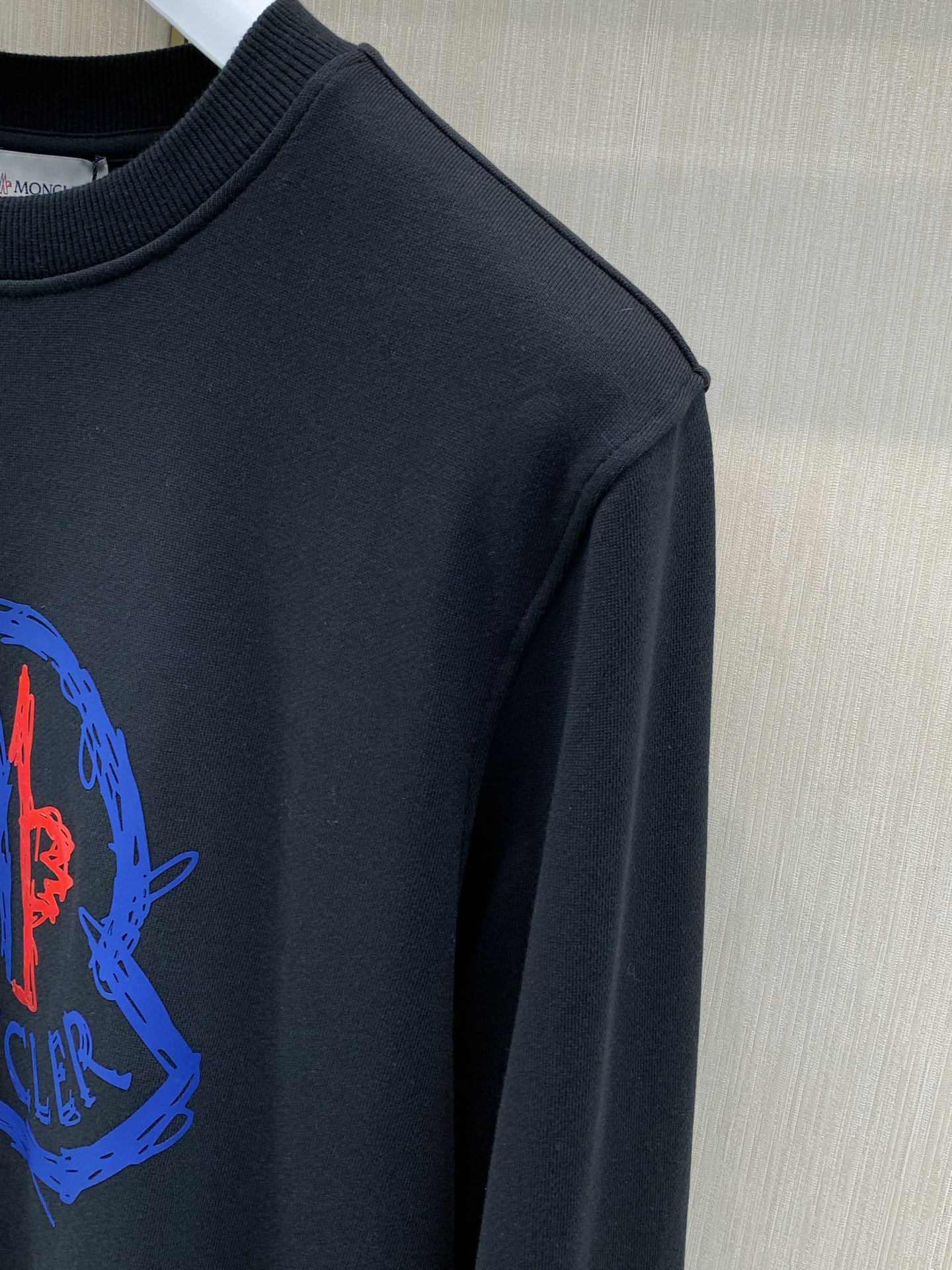 ，Moncler 蒙口，2026早秋最新品，专柜同步有售，原单狠货，时尚休闲圆领卫衣，上身舒适！吸睛而有亮点，采用进口原