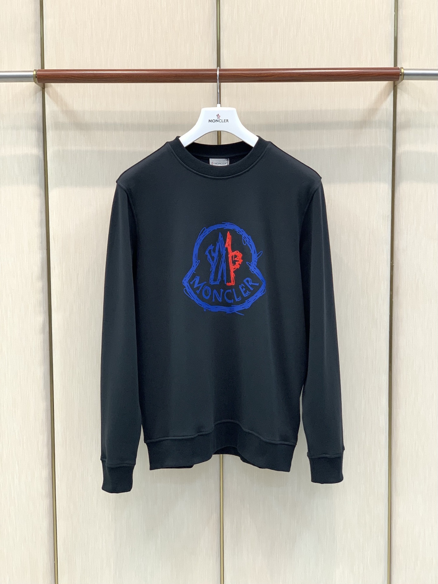 ,Moncler 蒙口,2026早秋最新品,专柜同步有售,原单狠货,时尚休闲圆领卫衣,上身舒适!吸睛而有亮点,采用进口原 ,Moncler 蒙口,2026早秋最新品,专柜同步有售,原单狠货,时尚休闲圆领卫衣,上身舒适!吸睛而有亮点,采用进口原