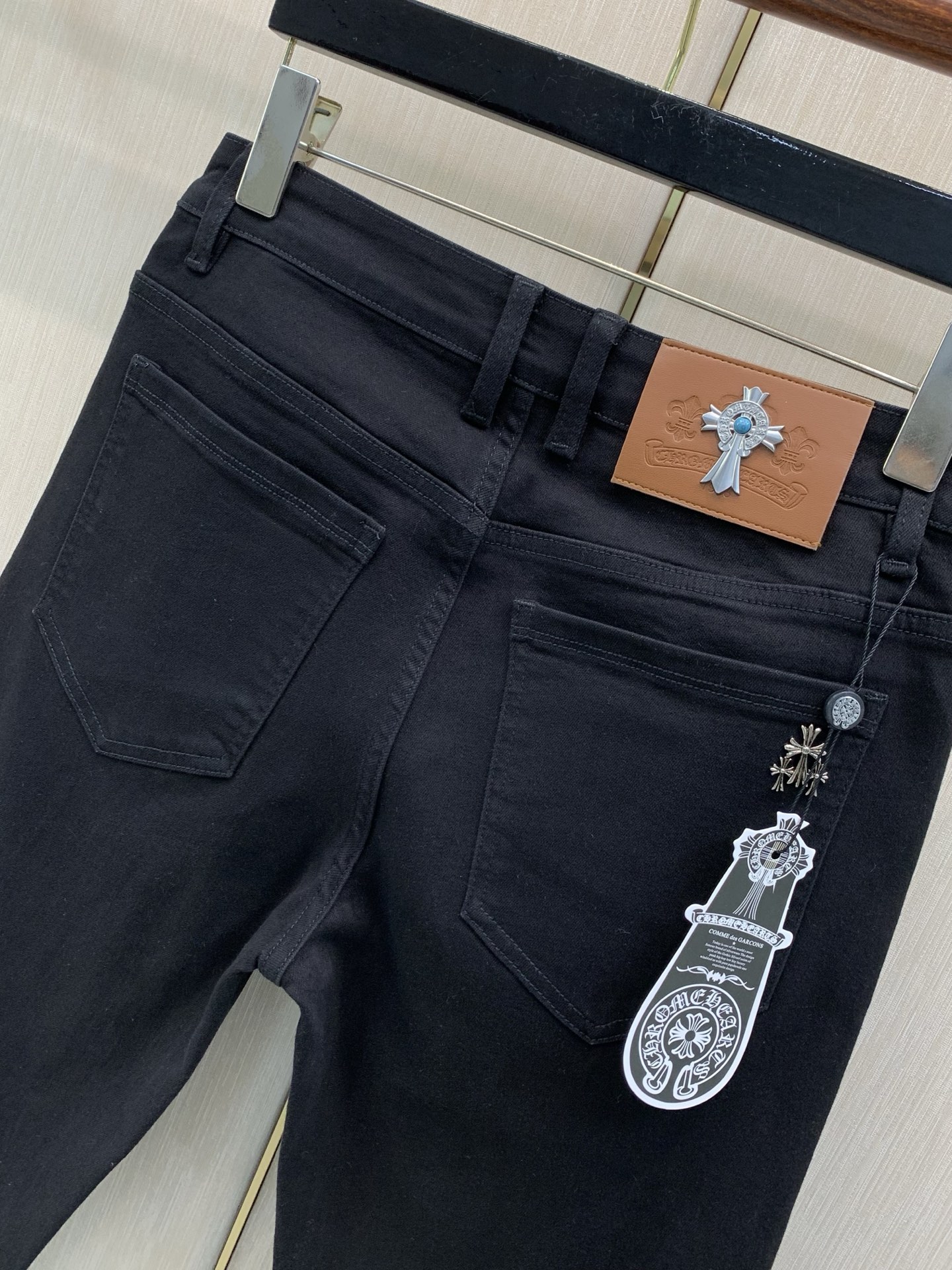，Chrome Hearts 克罗心，2026秋季新品，专柜同步有售，原单狠货，时尚休闲水洗牛仔裤，采用进口原版面料，顶