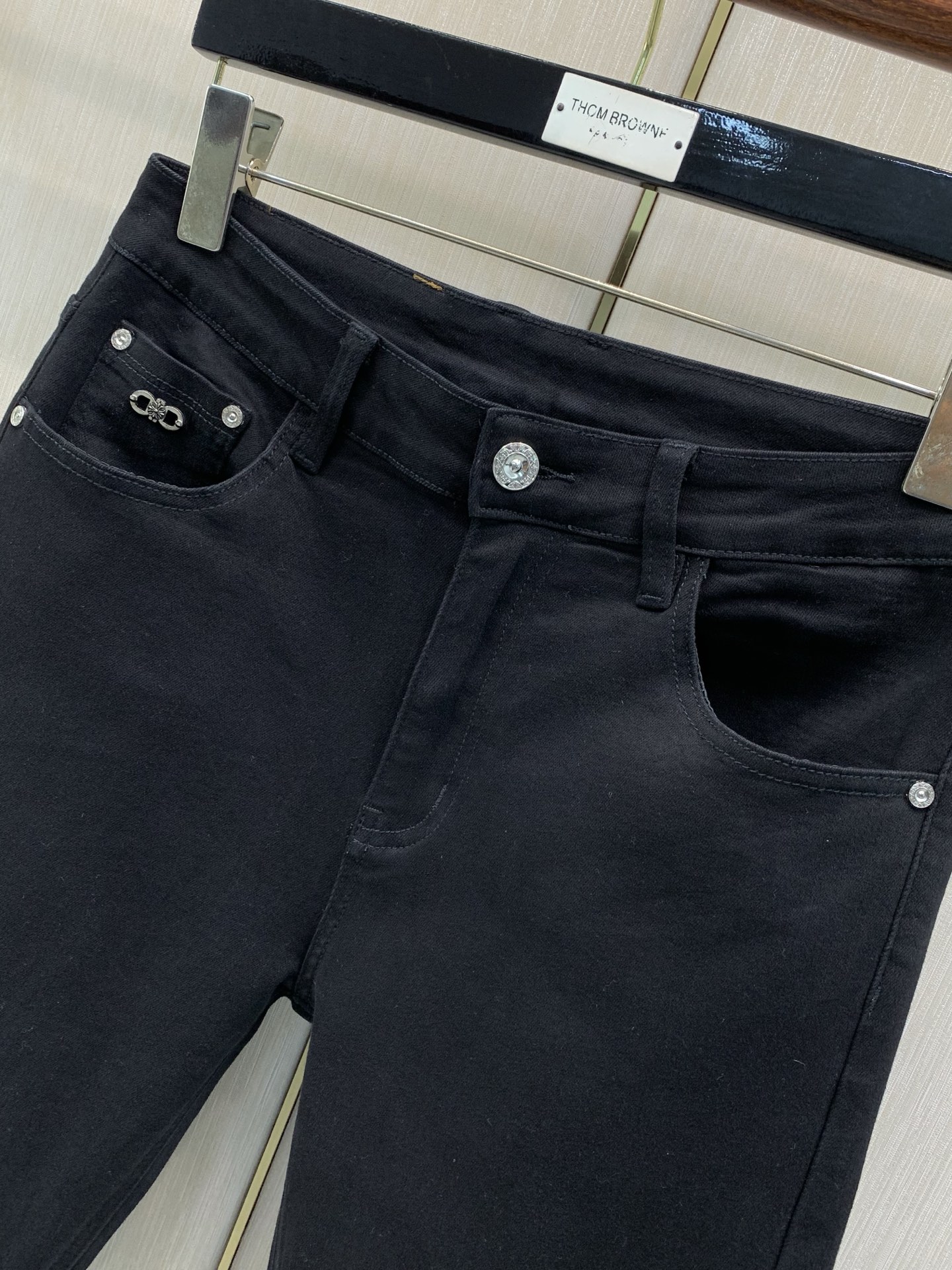 ，Chrome Hearts 克罗心，2026秋季新品，专柜同步有售，原单狠货，时尚休闲水洗牛仔裤，采用进口原版面料，顶