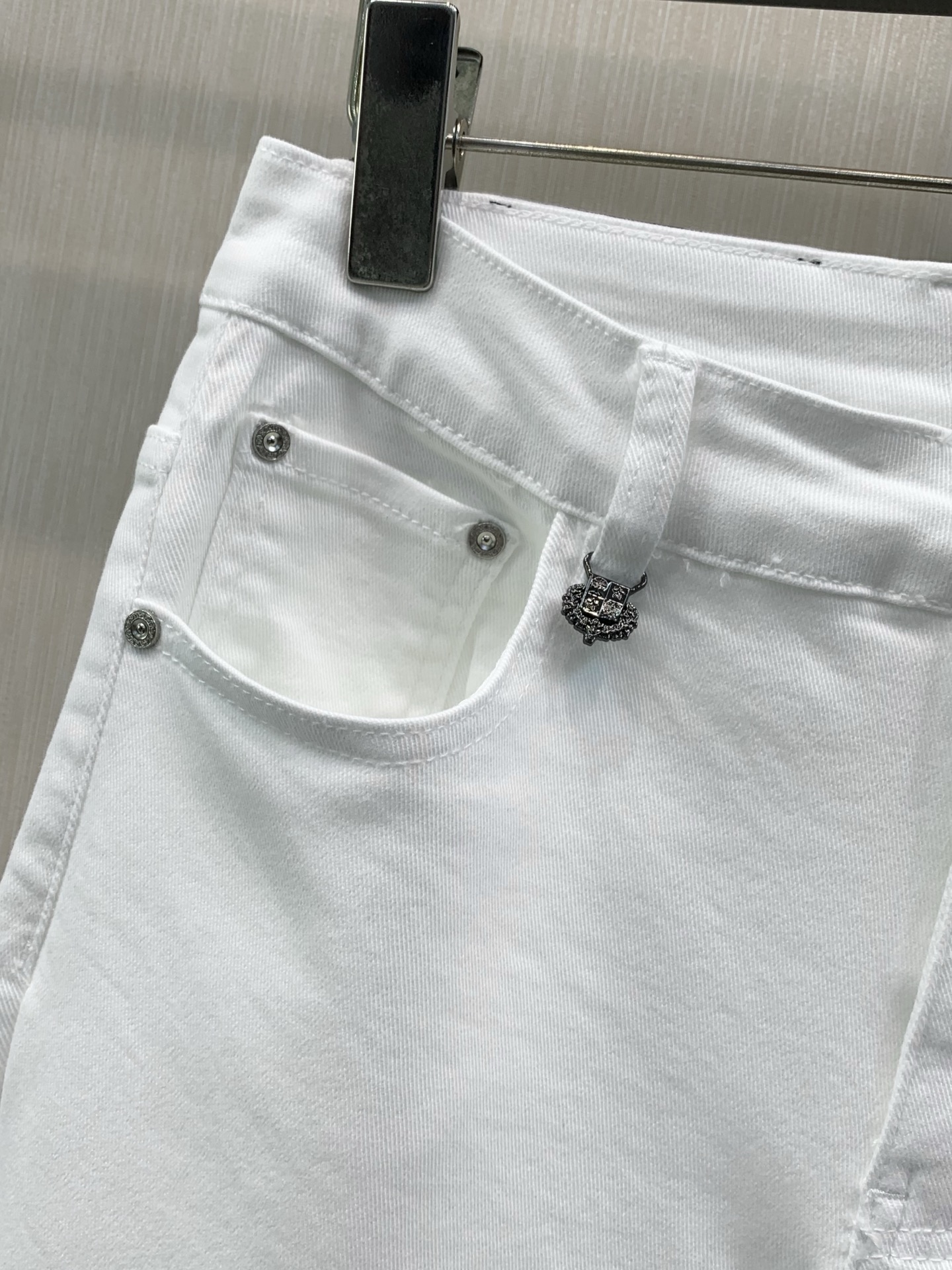 ，Loro Piana(Loro Piana )，2026秋季最新品，专柜同步有售，原单狠货，时尚休闲牛仔裤，采用进口原
