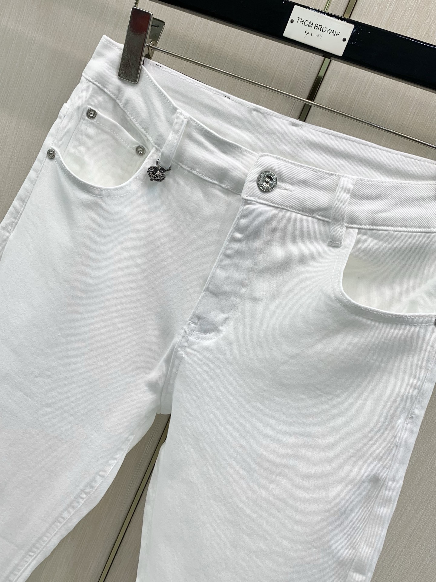 ，Loro Piana(Loro Piana )，2026秋季最新品，专柜同步有售，原单狠货，时尚休闲牛仔裤，采用进口原