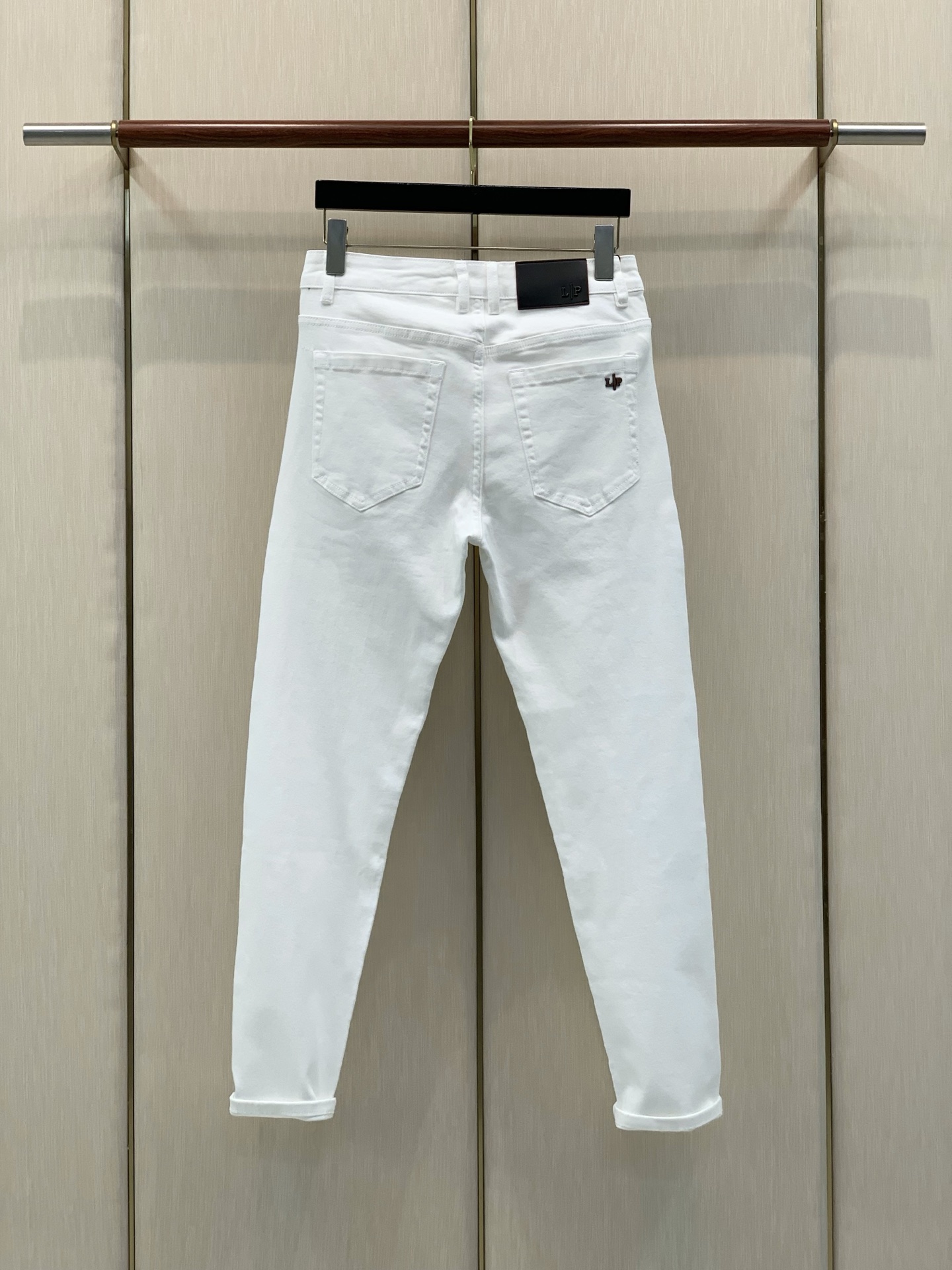 ，Loro Piana(Loro Piana )，2026秋季最新品，专柜同步有售，原单狠货，时尚休闲牛仔裤，采用进口原