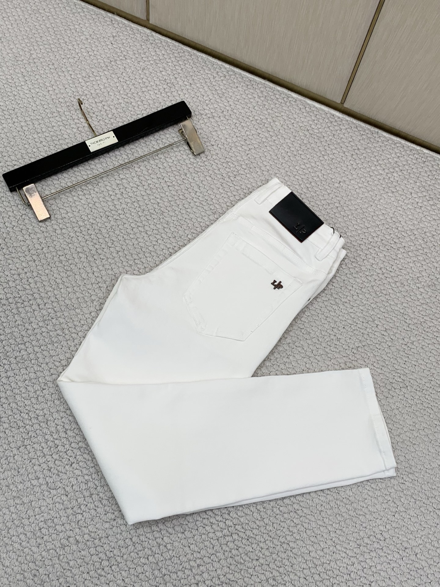 ，Loro Piana(Loro Piana )，2026秋季最新品，专柜同步有售，原单狠货，时尚休闲牛仔裤，采用进口原