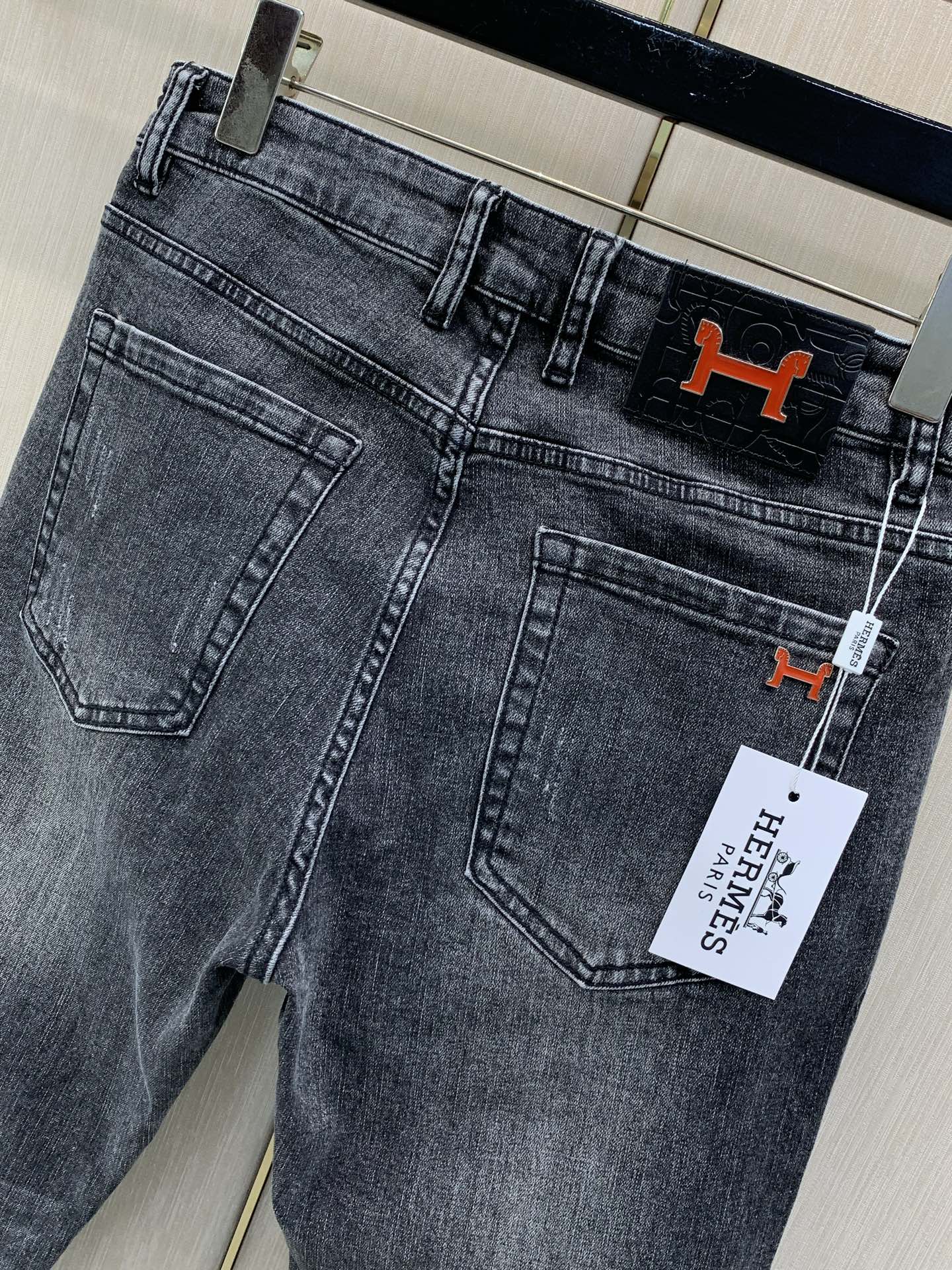 ，Hermès 爱马仕，2026秋季最新品，专柜同步有售，原单狠货，时尚休闲水洗牛仔裤，定制进口原版面料，舒适透气，顶级