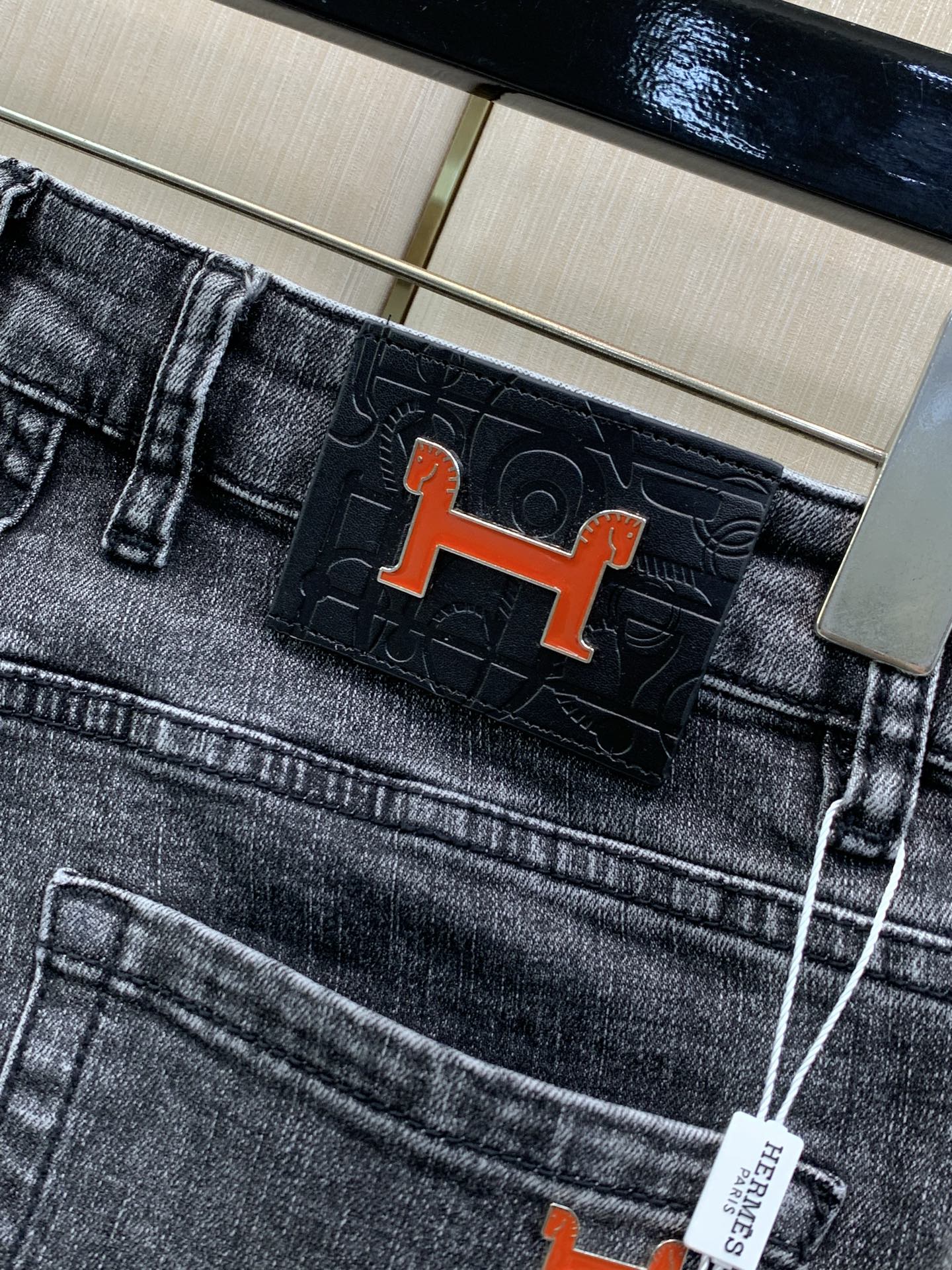 ，Hermès 爱马仕，2026秋季最新品，专柜同步有售，原单狠货，时尚休闲水洗牛仔裤，定制进口原版面料，舒适透气，顶级