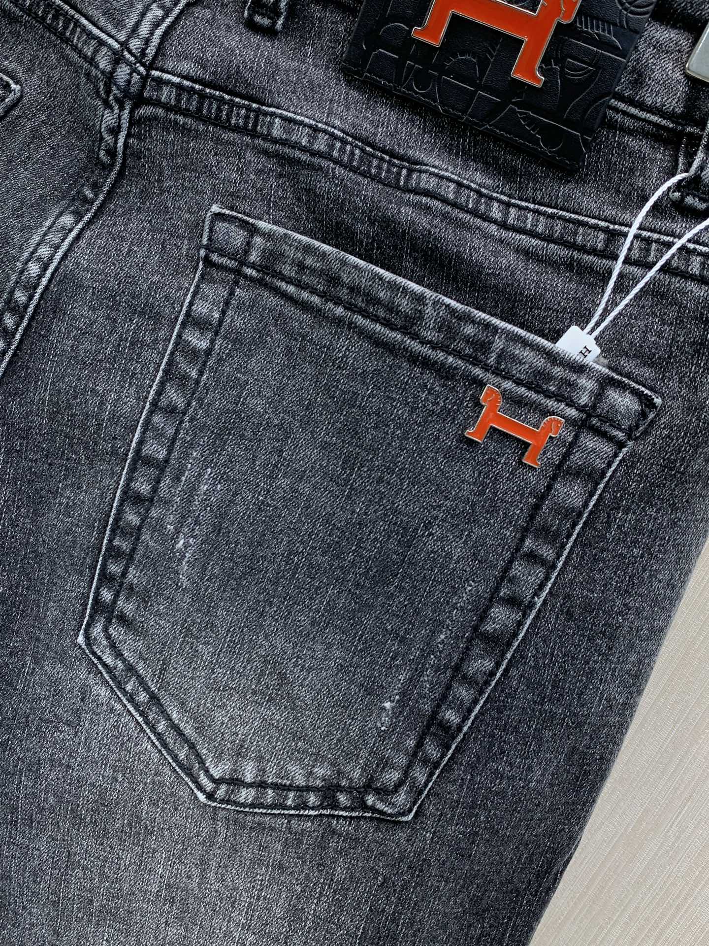 ，Hermès 爱马仕，2026秋季最新品，专柜同步有售，原单狠货，时尚休闲水洗牛仔裤，定制进口原版面料，舒适透气，顶级