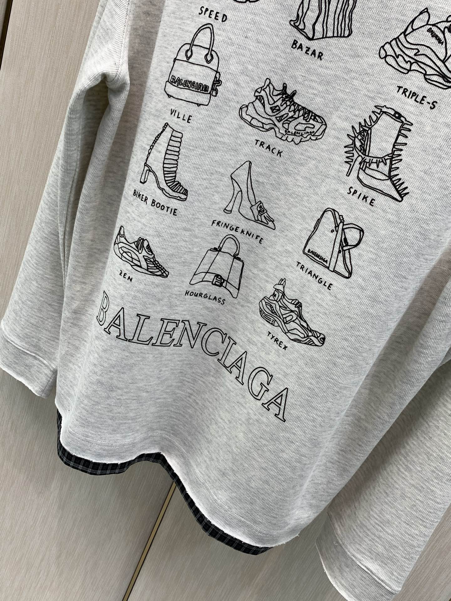 ，Balenciaga 巴黎世家，2026早秋最新款，专柜同步有售，原单狠货，爆款时尚休闲圆领长袖T恤，进口原版面料，独