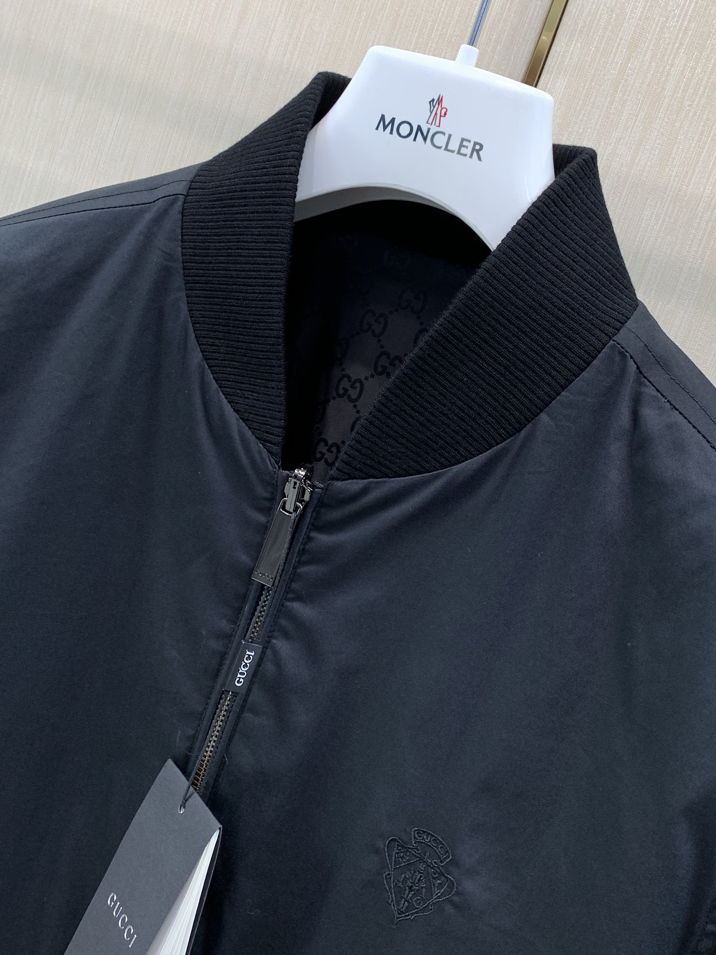 ，Gucci 古驰，2026冬季最新款，专柜同步有售，原单狠货，时尚休闲两面穿➕棉外套，上身很有特点！吸睛而有亮点，进口