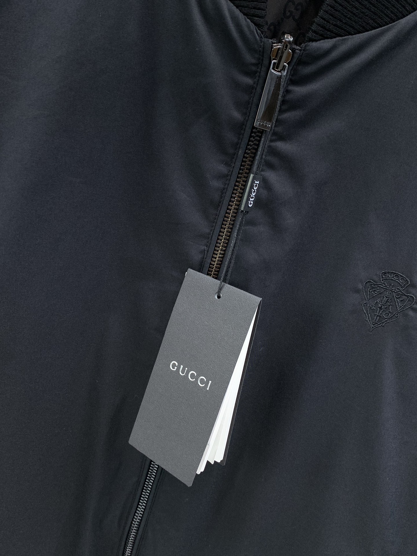 ，Gucci 古驰，2026冬季最新款，专柜同步有售，原单狠货，时尚休闲两面穿➕棉外套，上身很有特点！吸睛而有亮点，进口