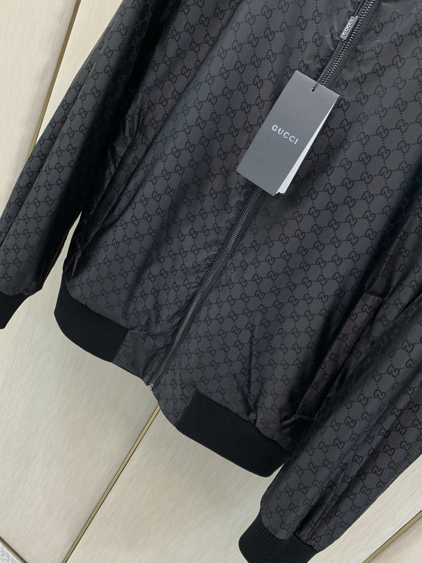 ，Gucci 古驰，2026冬季最新款，专柜同步有售，原单狠货，时尚休闲两面穿➕棉外套，上身很有特点！吸睛而有亮点，进口