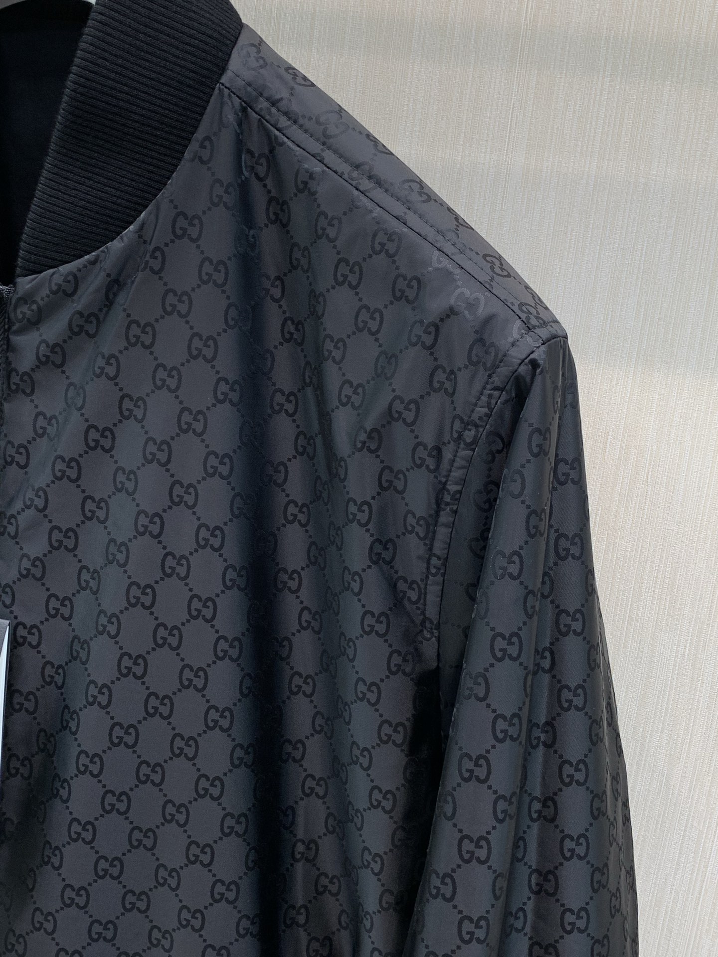，Gucci 古驰，2026冬季最新款，专柜同步有售，原单狠货，时尚休闲两面穿➕棉外套，上身很有特点！吸睛而有亮点，进口