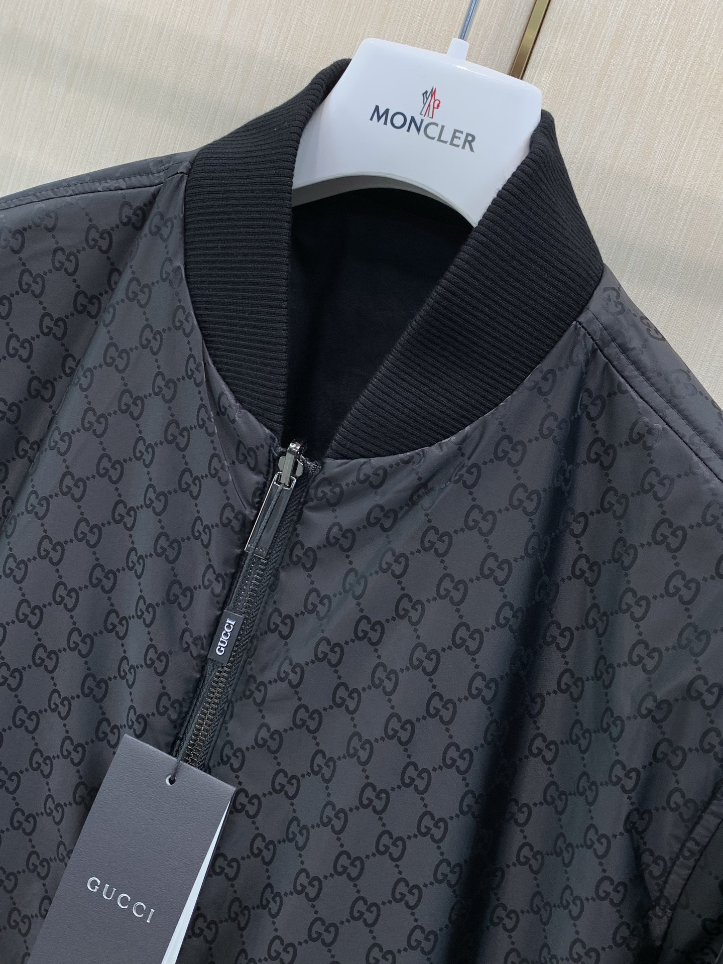 ，Gucci 古驰，2026冬季最新款，专柜同步有售，原单狠货，时尚休闲两面穿➕棉外套，上身很有特点！吸睛而有亮点，进口