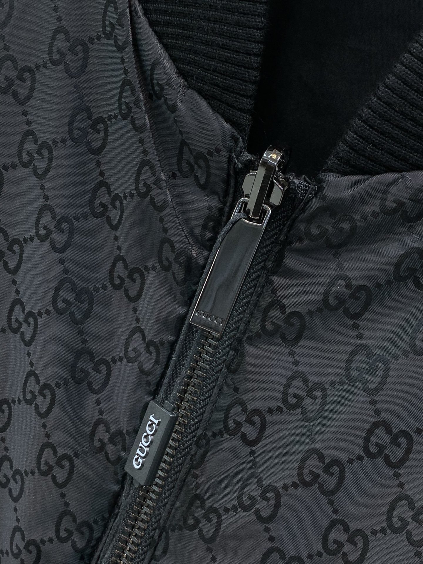 ，Gucci 古驰，2026冬季最新款，专柜同步有售，原单狠货，时尚休闲两面穿➕棉外套，上身很有特点！吸睛而有亮点，进口