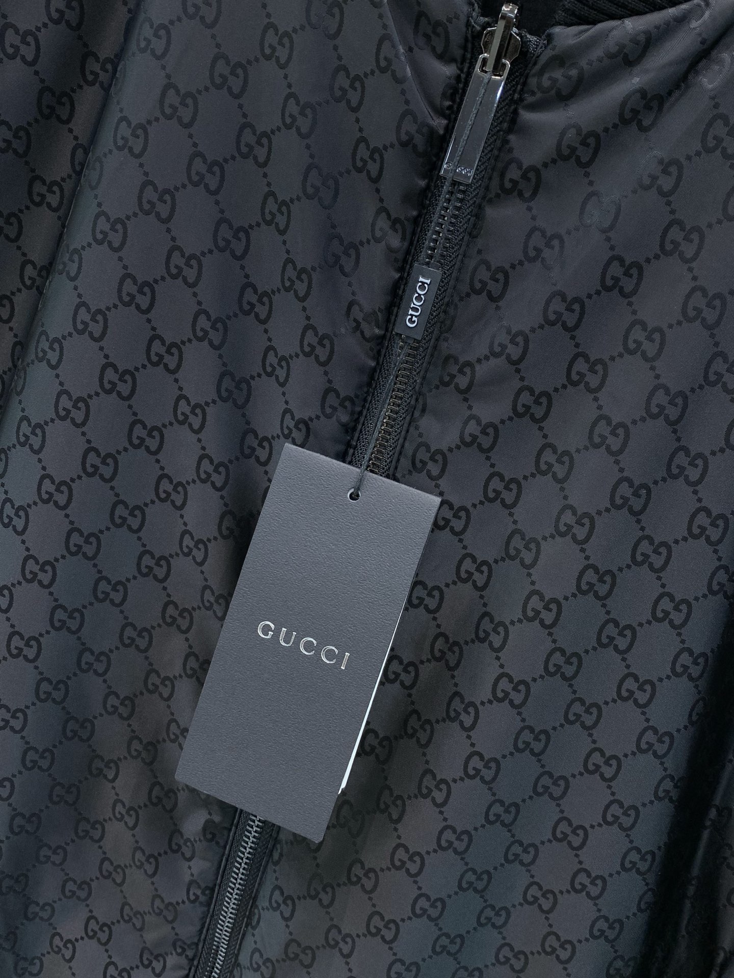 ，Gucci 古驰，2026冬季最新款，专柜同步有售，原单狠货，时尚休闲两面穿➕棉外套，上身很有特点！吸睛而有亮点，进口