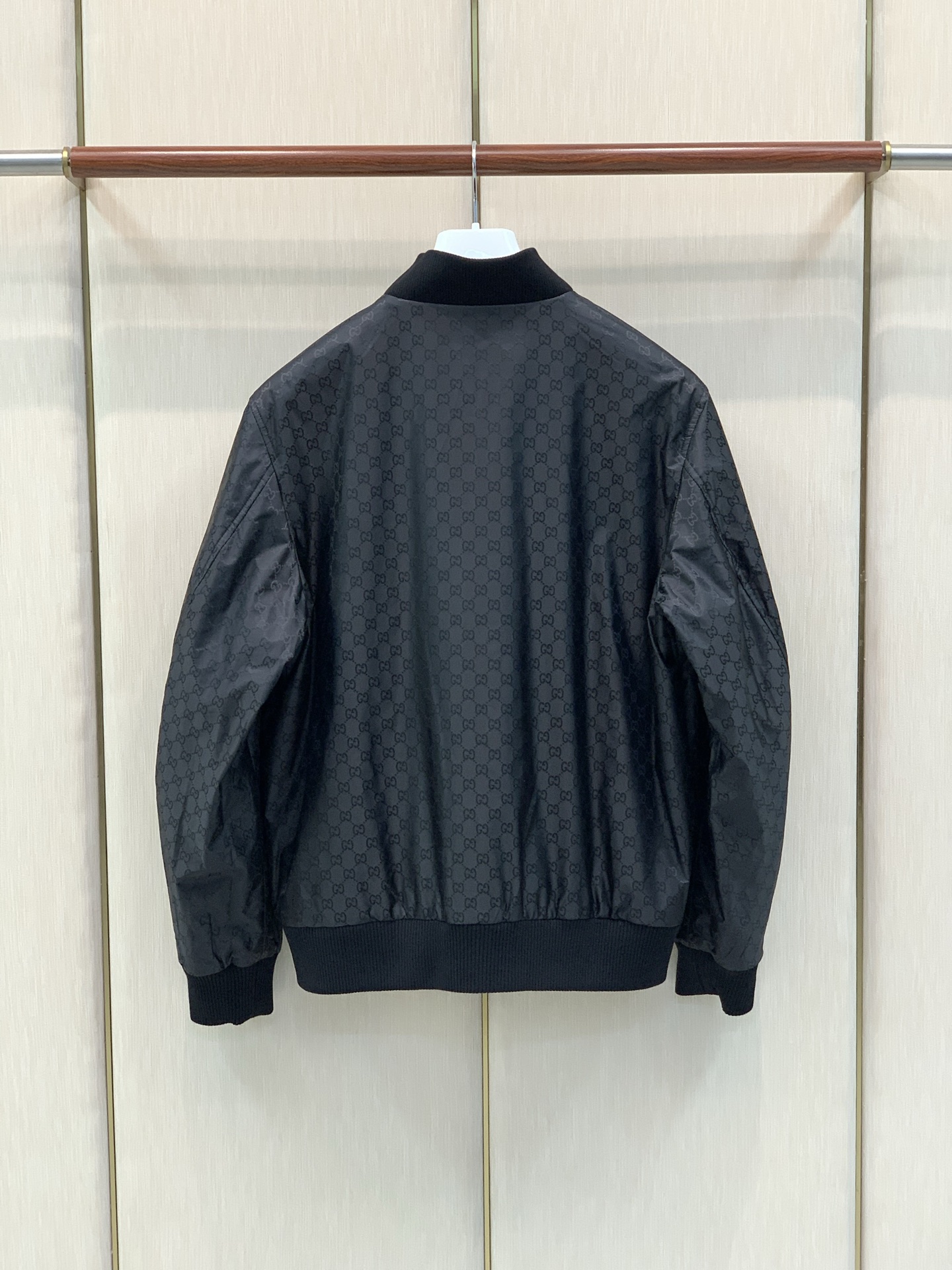 ，Gucci 古驰，2026冬季最新款，专柜同步有售，原单狠货，时尚休闲两面穿➕棉外套，上身很有特点！吸睛而有亮点，进口