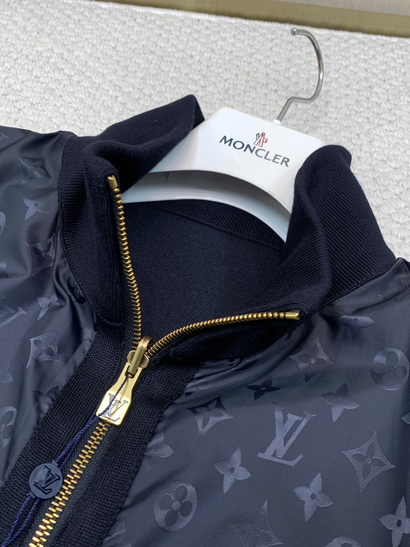 ，LouisVuitton 路易威登，2026秋季最新款，专柜同步有售，原单狠货，时尚休闲两面穿立领夹克外套，上身很有特
