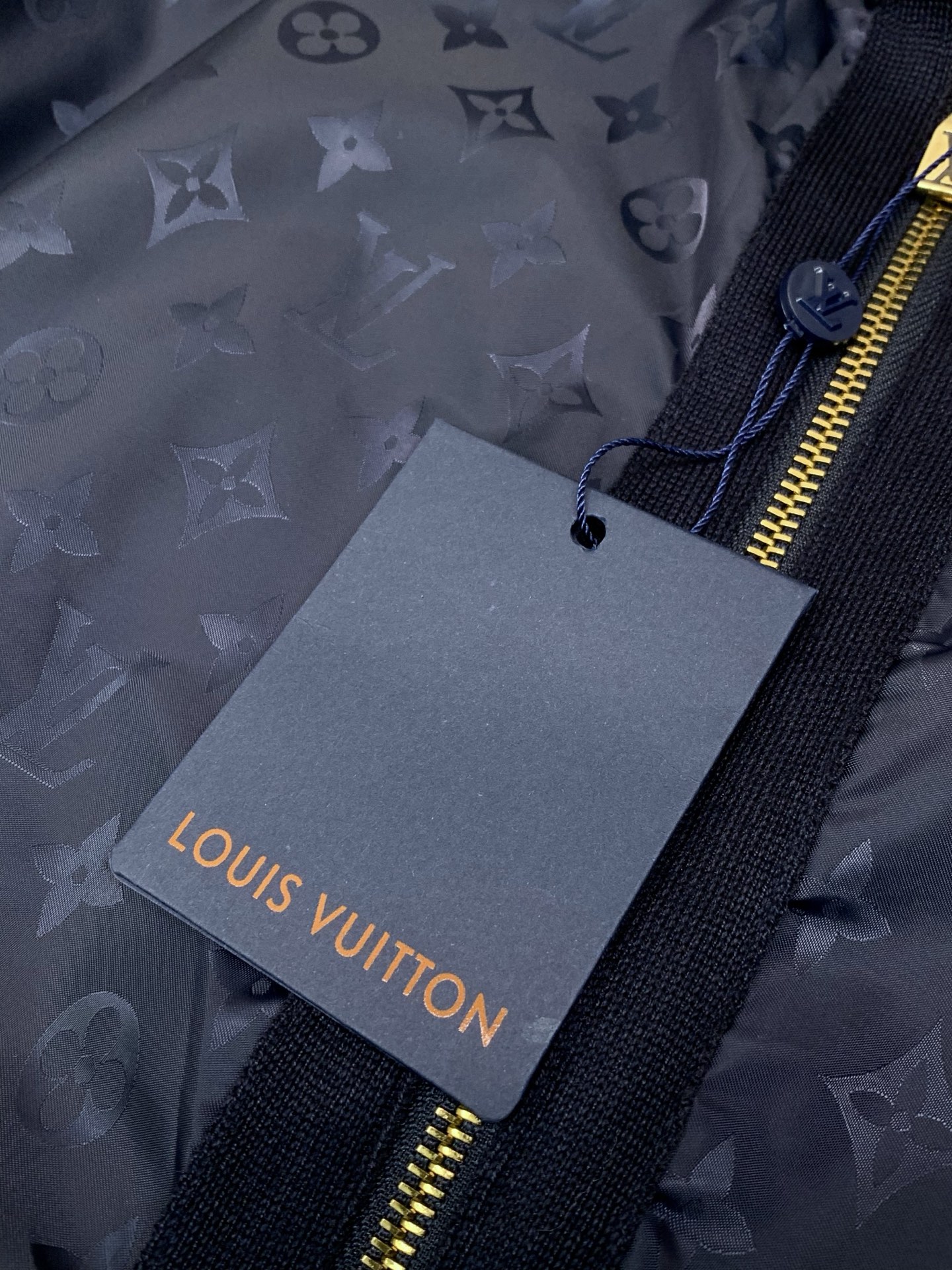 ，LouisVuitton 路易威登，2026秋季最新款，专柜同步有售，原单狠货，时尚休闲两面穿立领夹克外套，上身很有特