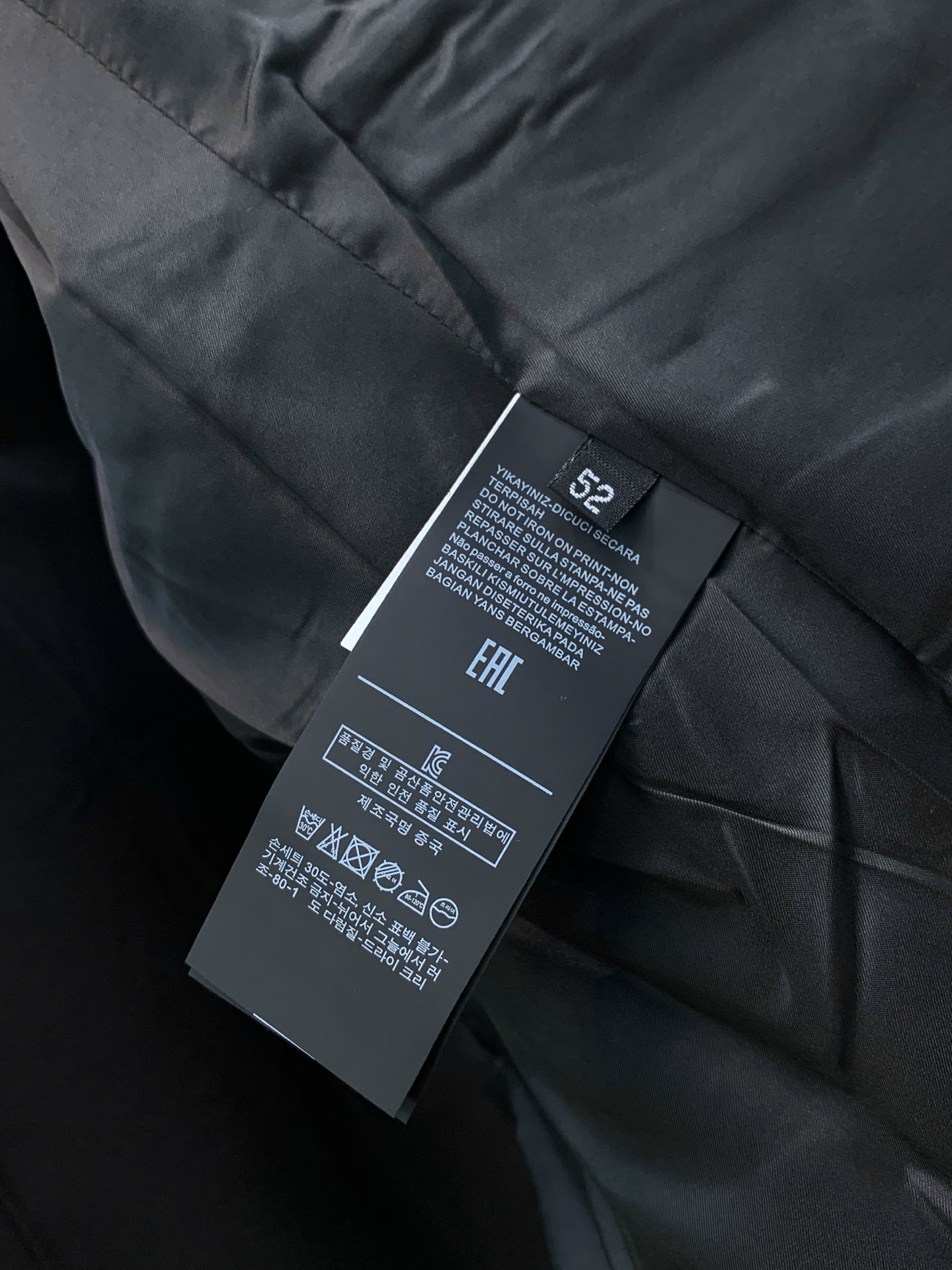 ，PRADA 普拉达，2026秋冬最新品，专柜同步有售，时尚休闲西装外套，进口原版面料，做工极为复杂，唯一可以做代购级别