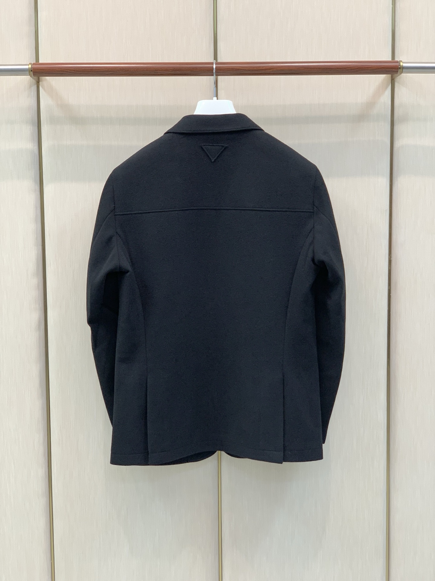 ，PRADA 普拉达，2026秋冬最新品，专柜同步有售，时尚休闲西装外套，进口原版面料，做工极为复杂，唯一可以做代购级别