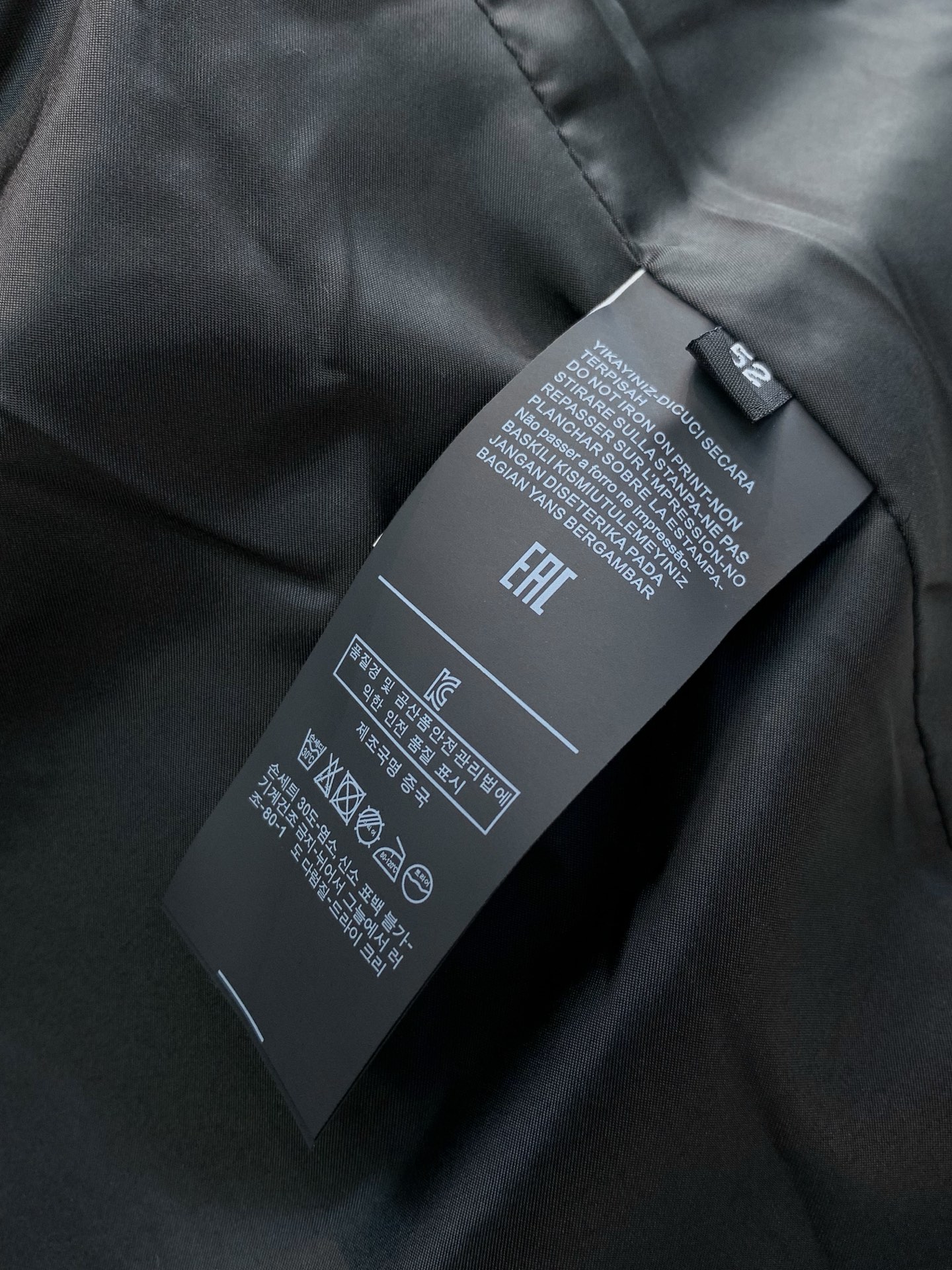 ，PRADA 普拉达，2026秋冬最新品，专柜同步有售，时尚休闲西装外套，进口原版面料，做工极为复杂，唯一可以做代购级别