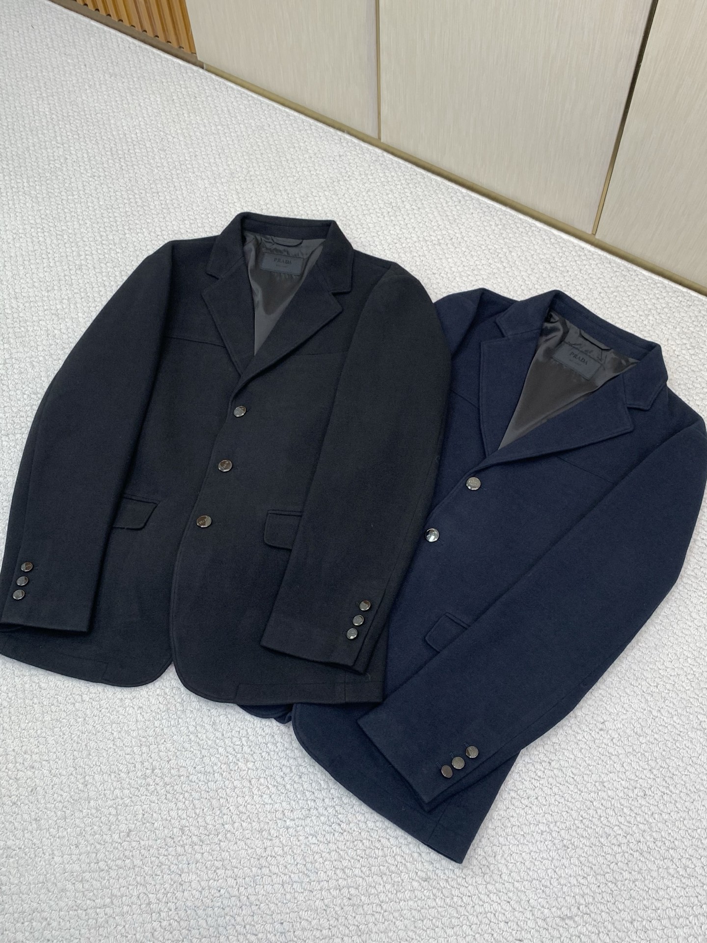 ，PRADA 普拉达，2026秋冬最新品，专柜同步有售，时尚休闲西装外套，进口原版面料，做工极为复杂，唯一可以做代购级别