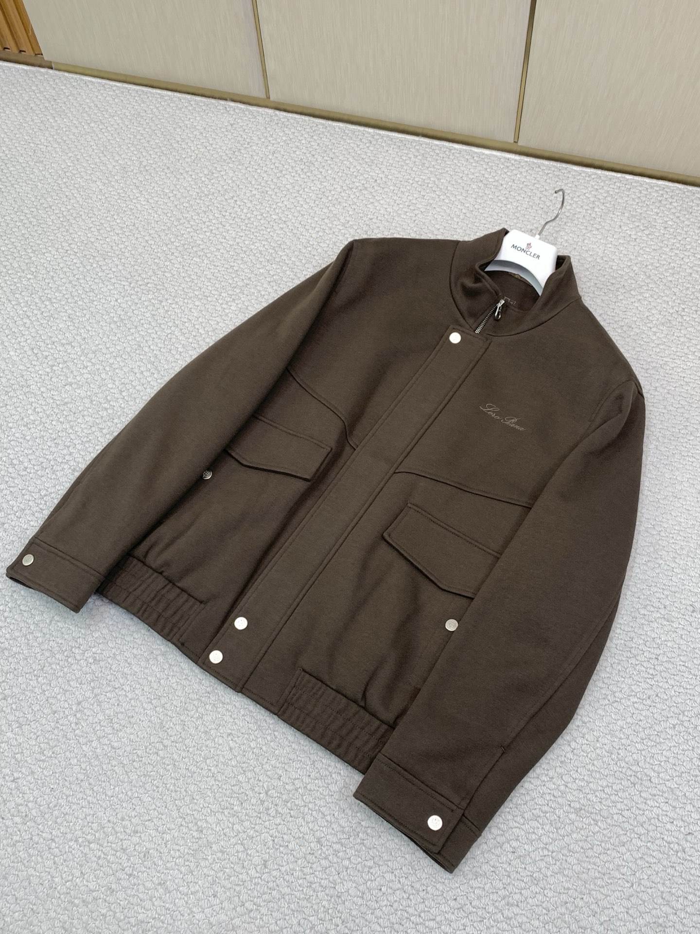 ，Loro Piana(Loro Piana )，2026秋冬最新品，专柜同步有售，原单狠货，时尚休闲立领外套，采用进口