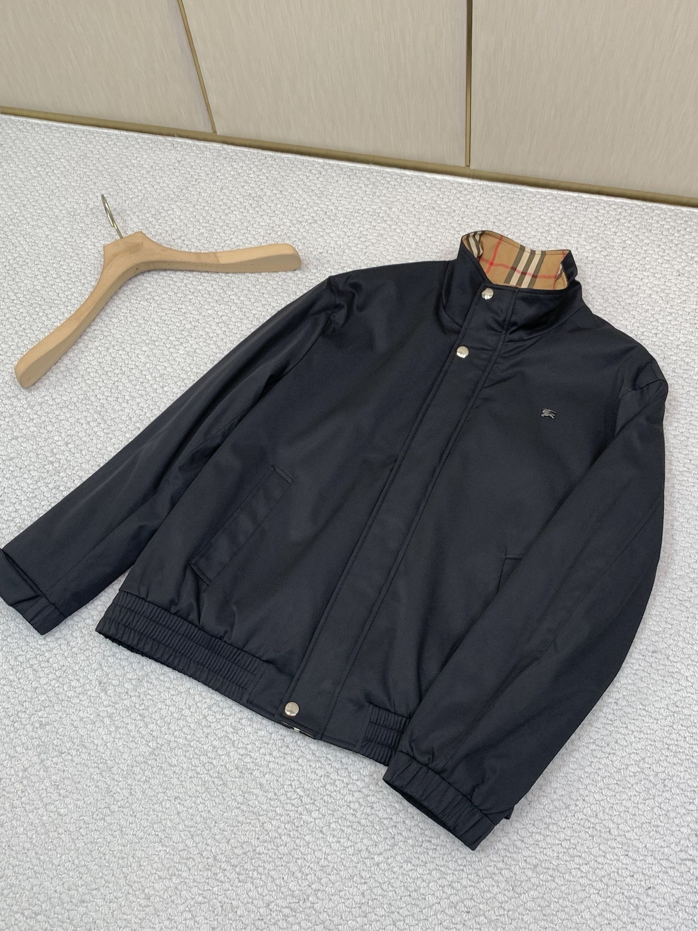，Burberry 巴宝莉，2026冬季最新品，专柜同步有售，原单狠货，时尚休闲➕棉立领夹克外套，进口原版面料，上身舒适