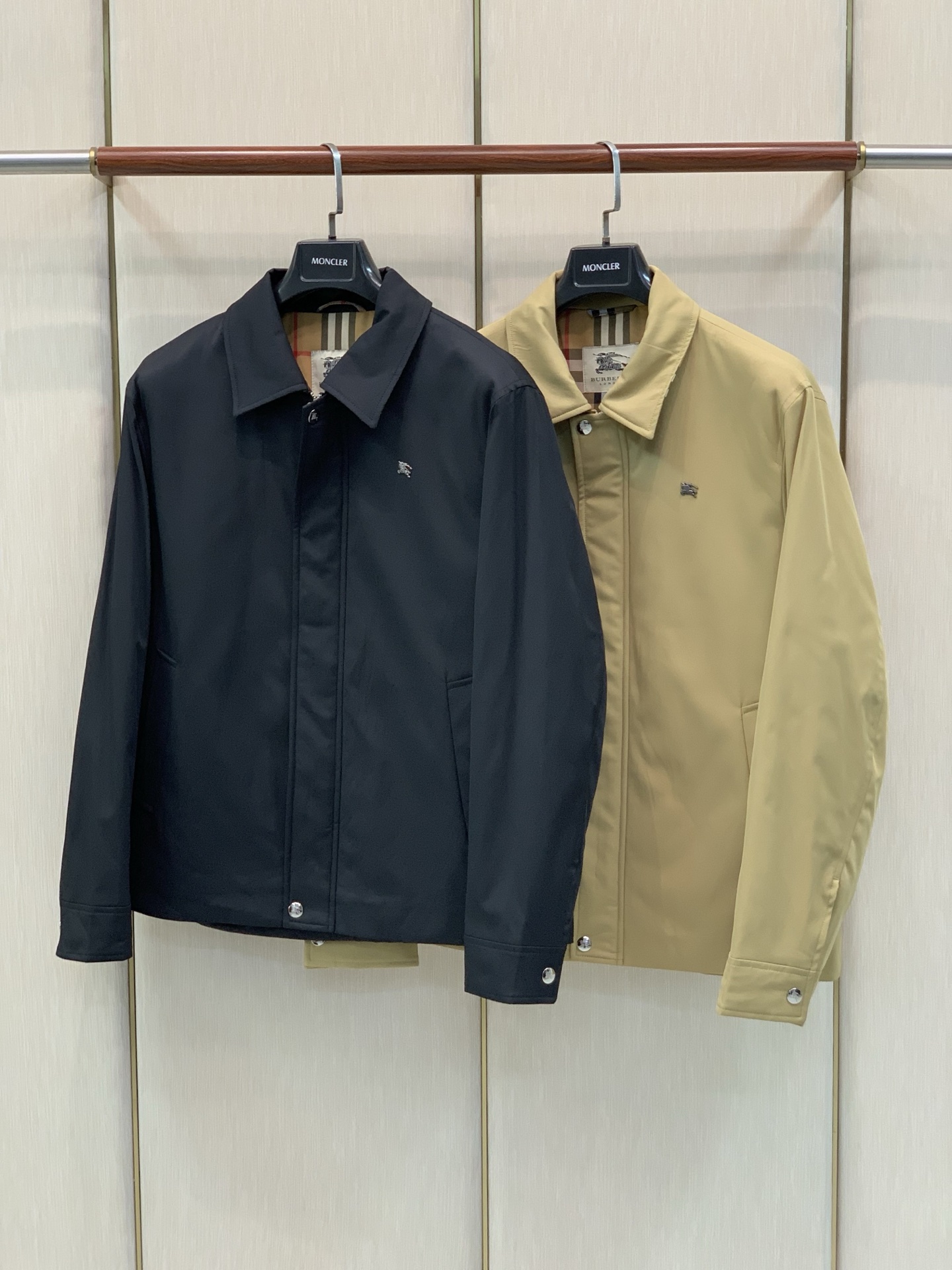 ，Burberry 巴宝莉，2026冬季最新品，专柜同步有售，原单狠货，时尚休闲➕棉翻领夹克外套，进口原版面料，上身舒适